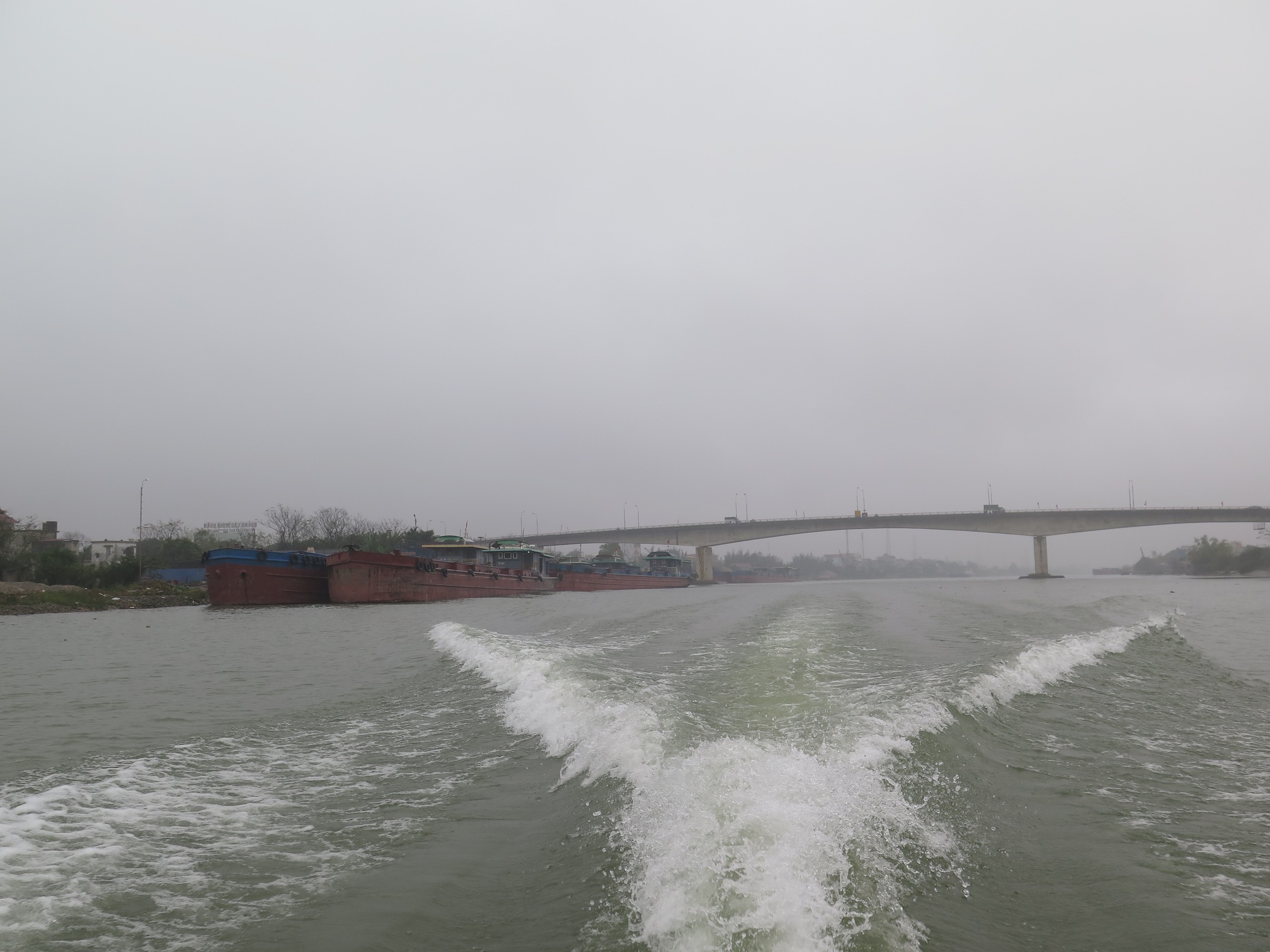 Sớm xử lý loạt vị trí bất cập, nguy cơ cao xảy ra tai nạn đường thủy trên sông Hồng, Ninh Cơ- Ảnh 1.