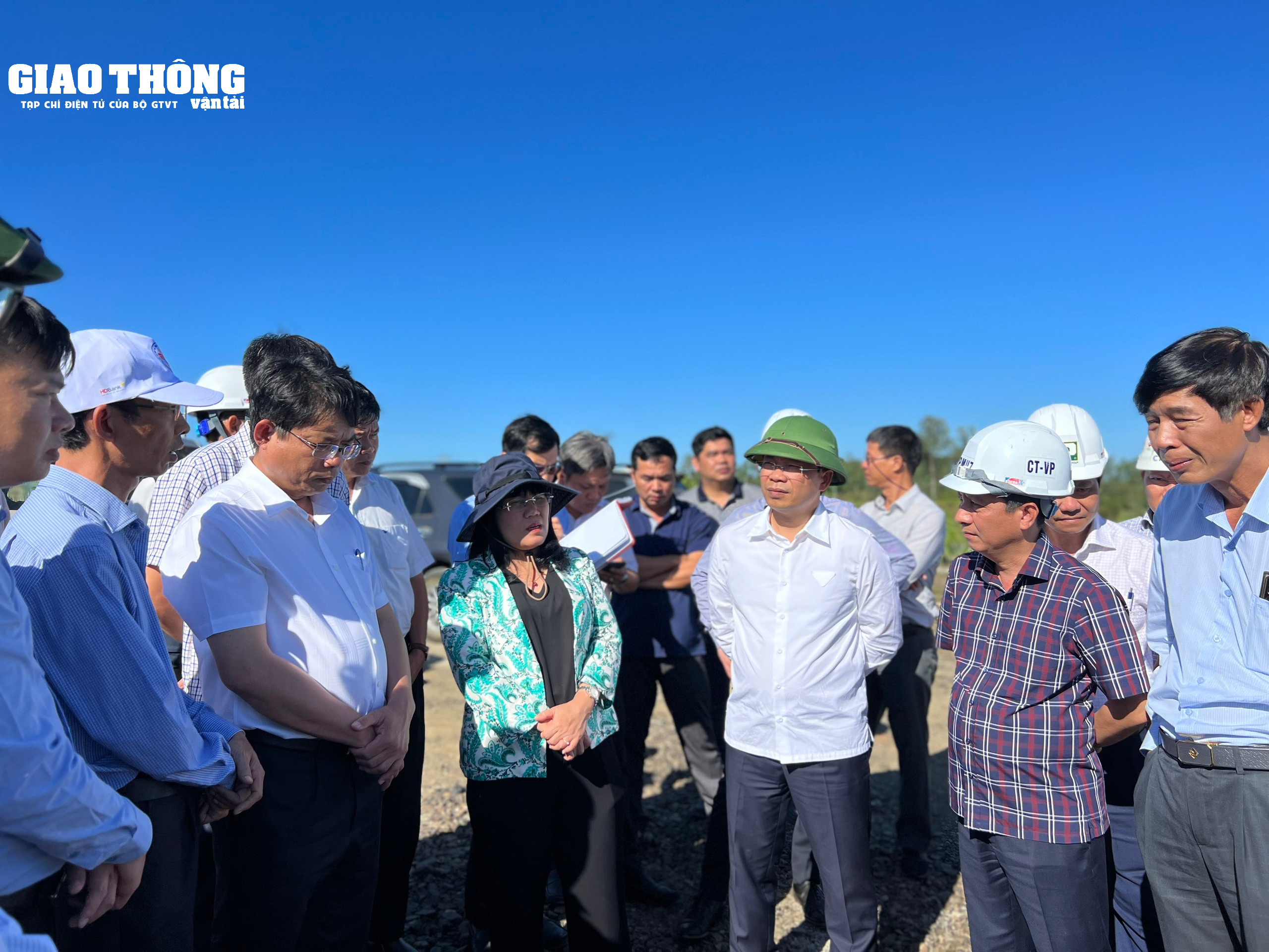 Ưu tiên giao mỏ đất đắp cho cao tốc Chí Thạnh - Vân Phong- Ảnh 1.