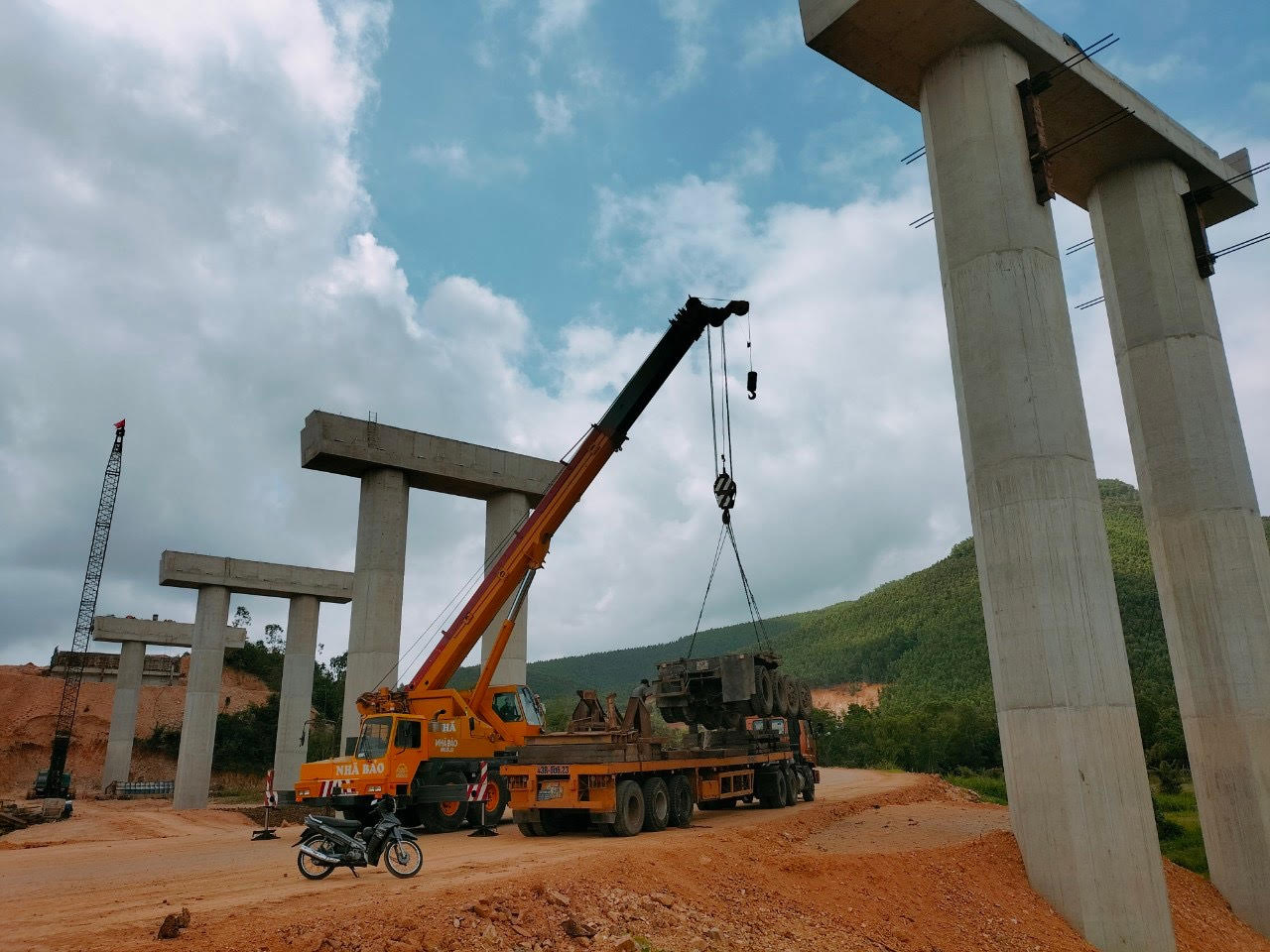 Tổng công ty Thăng Long phấn đấu rút ngắn tiến độ thi công dự án thành phần cao tốc Chí Thạnh - Vân Phong- Ảnh 2.