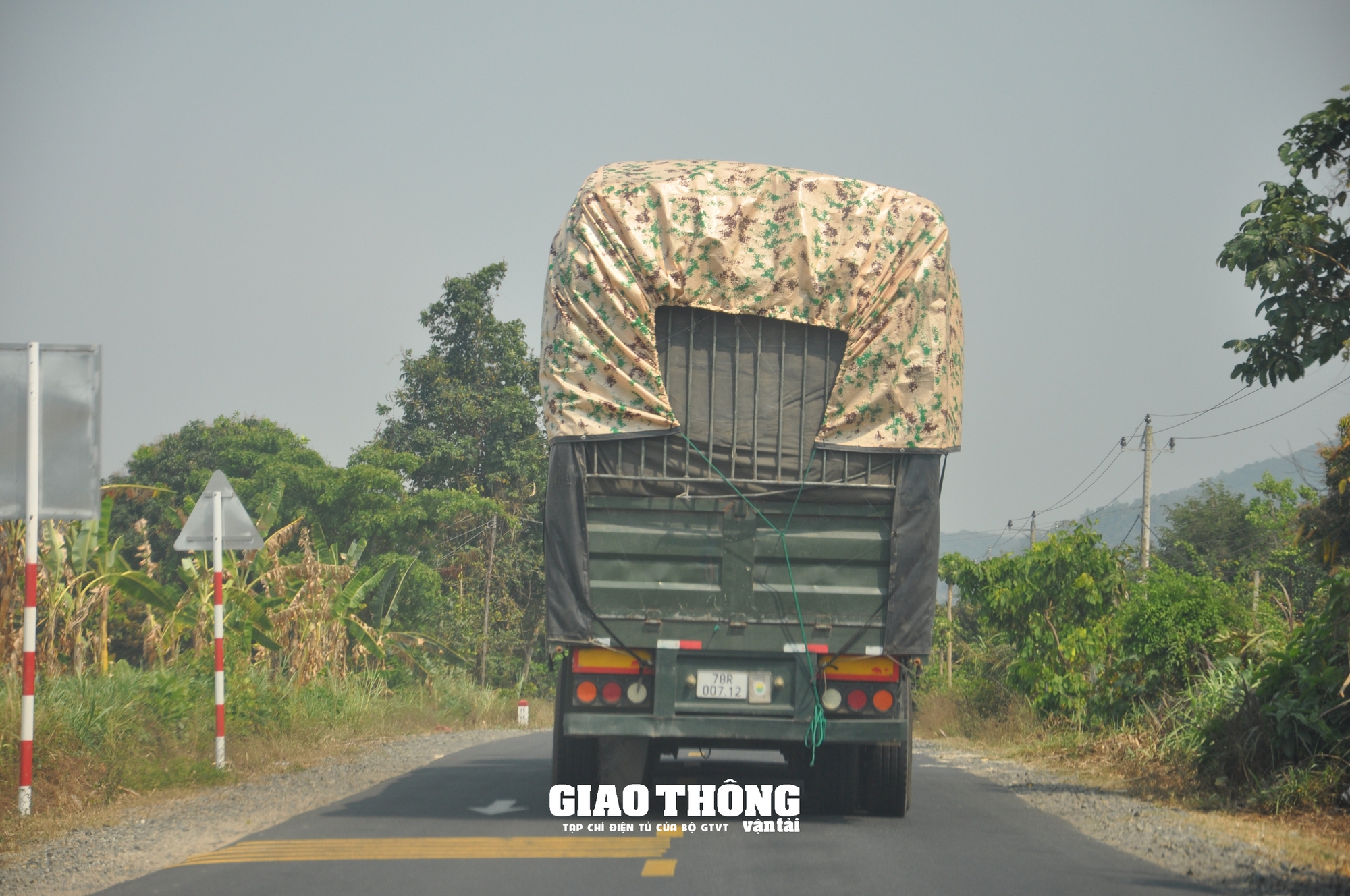CSGT Phú Yên "dàn trận" xử lý xe quá khổ, quá tải trên các tuyến quốc lộ- Ảnh 4.