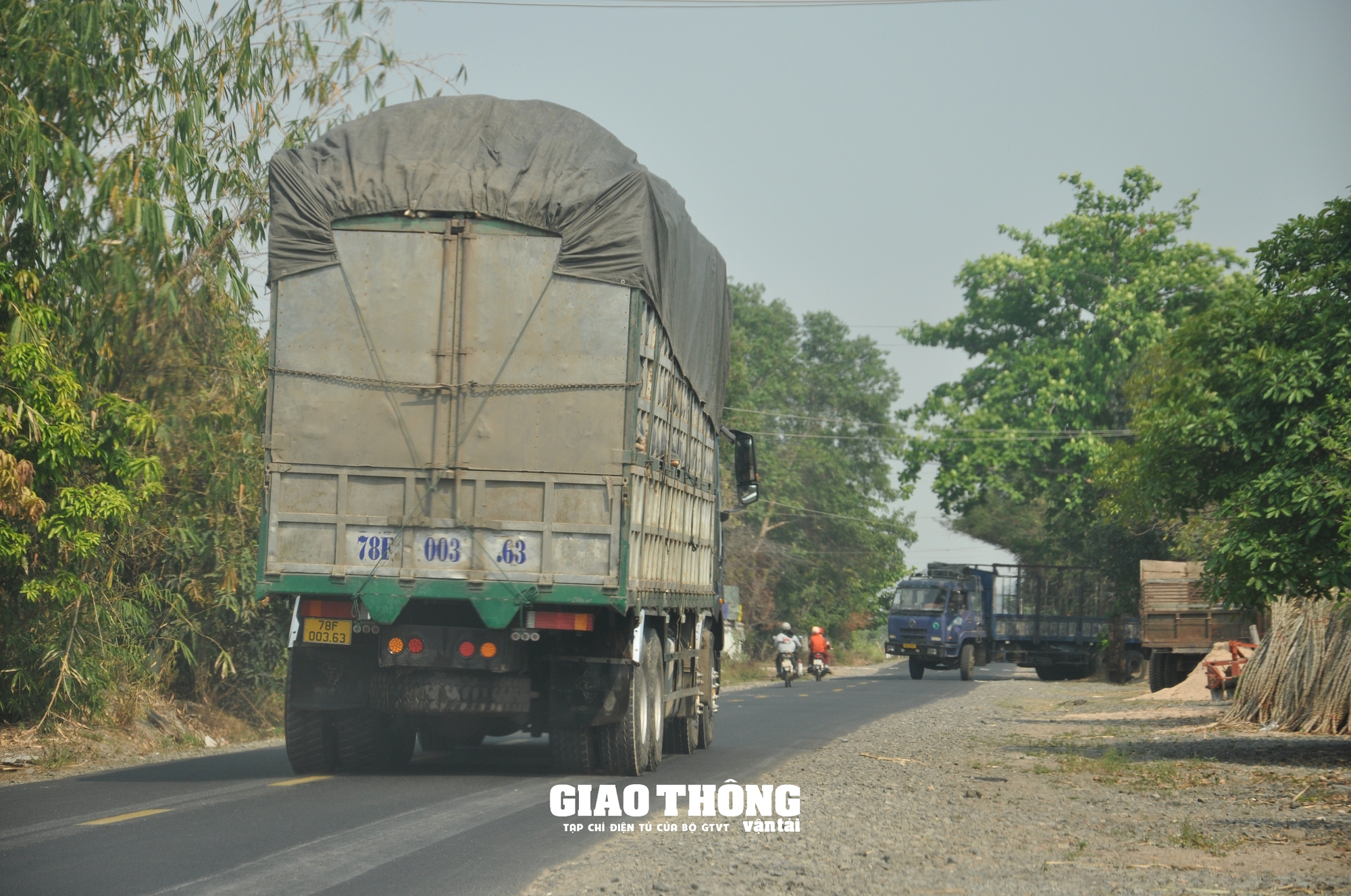 CSGT Phú Yên "dàn trận" xử lý xe quá khổ, quá tải trên các tuyến quốc lộ- Ảnh 2.