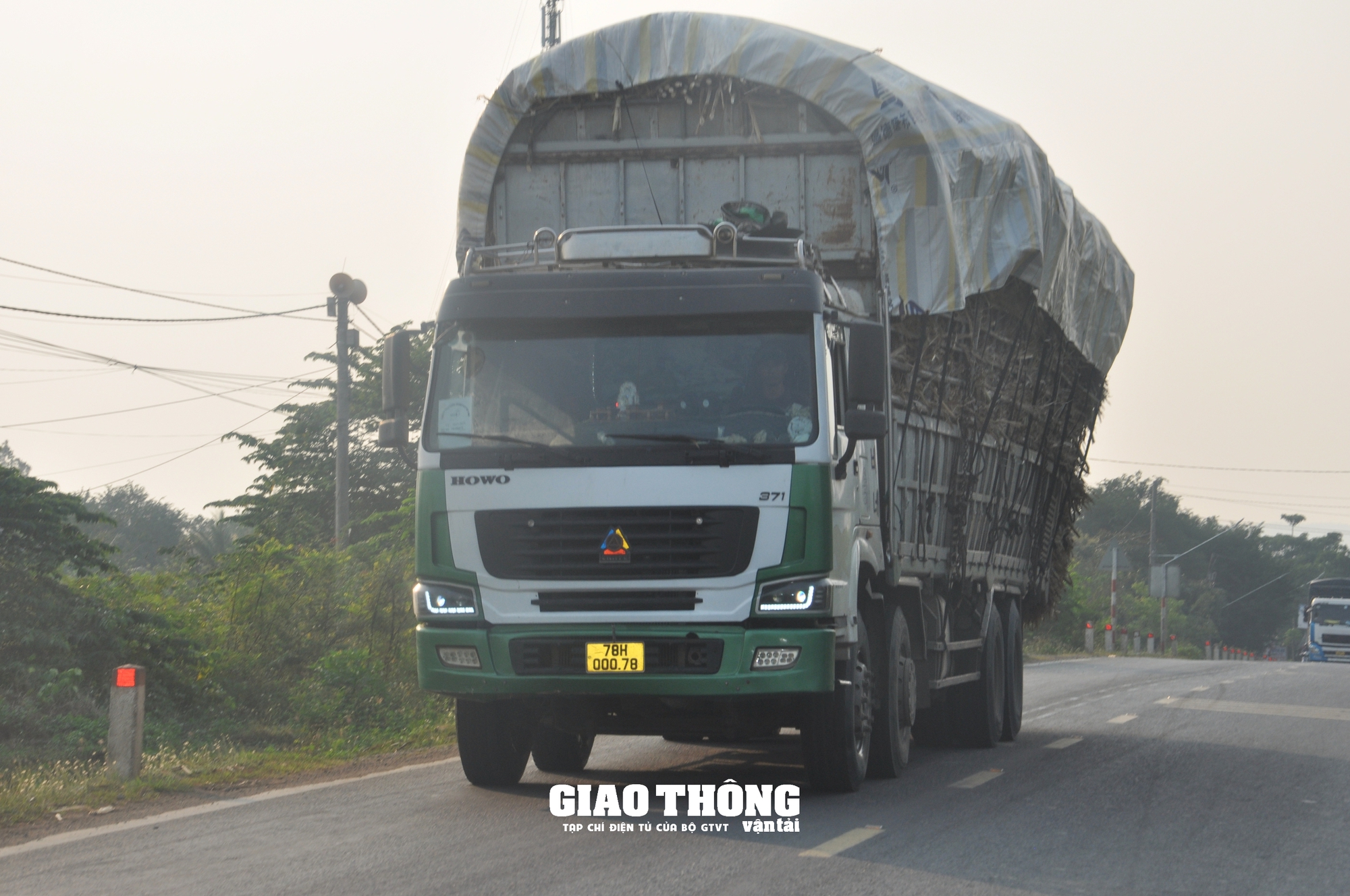 CSGT Phú Yên "dàn trận" xử lý xe quá khổ, quá tải trên các tuyến quốc lộ- Ảnh 6.