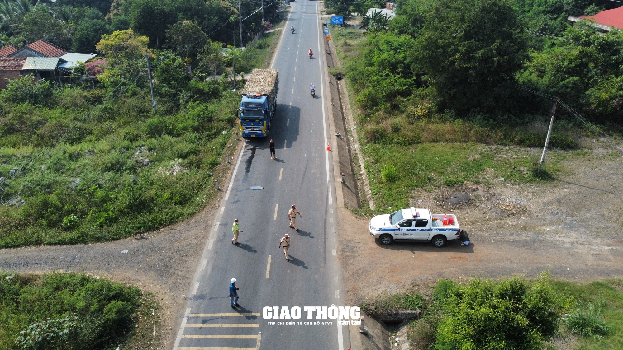CSGT Phú Yên "dàn trận" xử lý xe quá khổ, quá tải trên các tuyến quốc lộ- Ảnh 15.