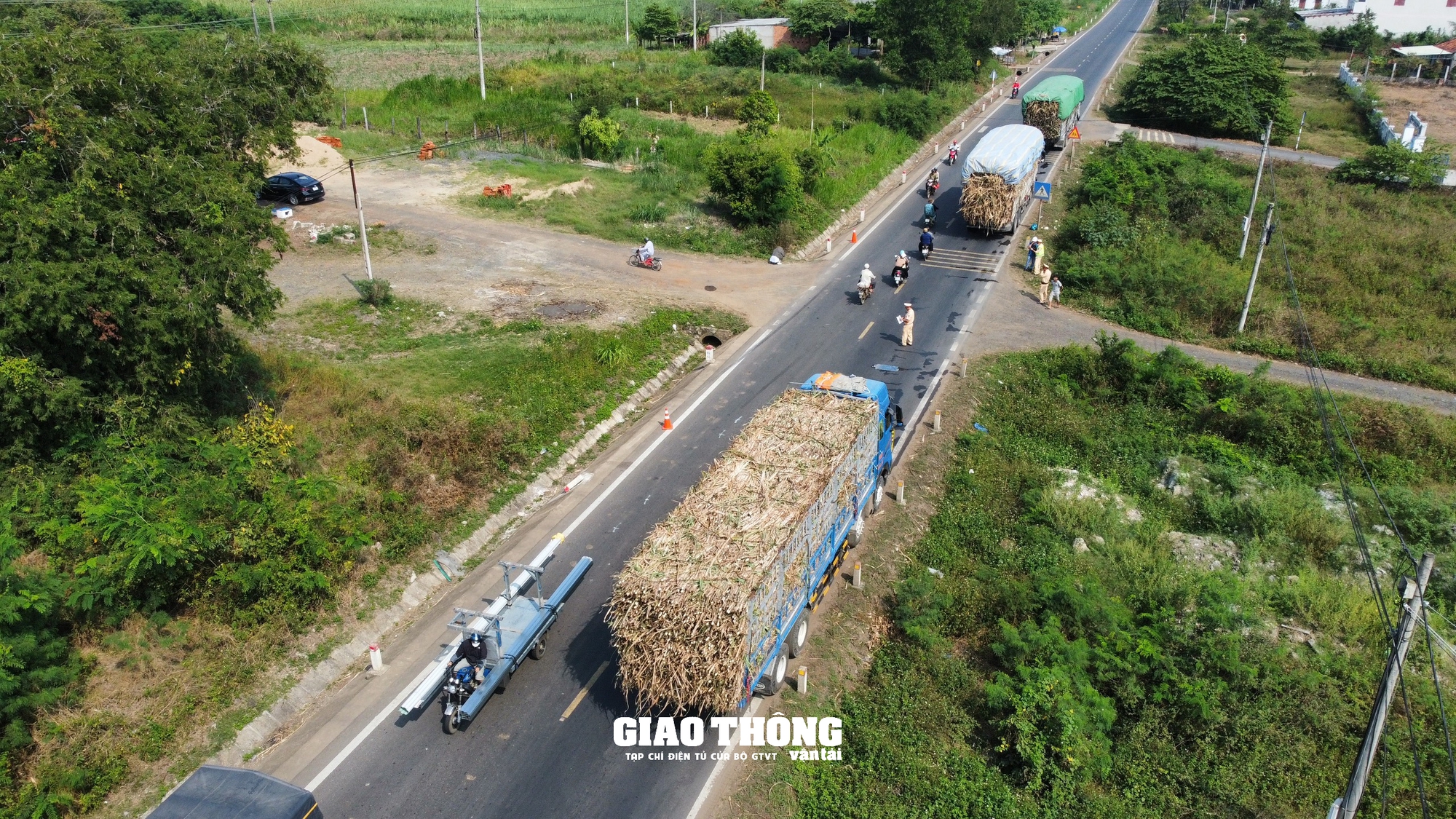 CSGT Phú Yên "dàn trận" xử lý xe quá khổ, quá tải trên các tuyến quốc lộ- Ảnh 13.