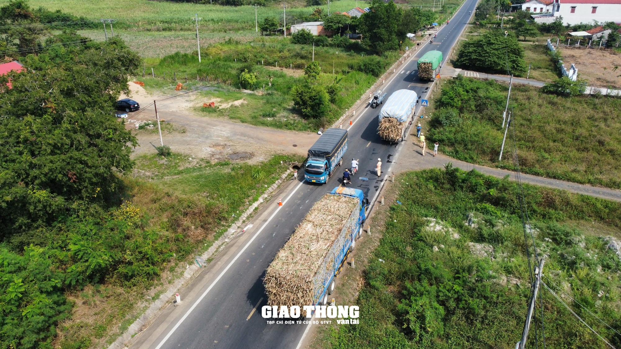 CSGT Phú Yên "dàn trận" xử lý xe quá khổ, quá tải trên các tuyến quốc lộ- Ảnh 16.