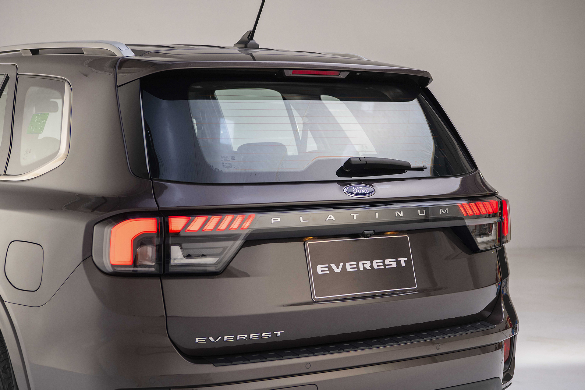 Chi tiết Ford Everest Platinum sắp chính thức ra mắt- Ảnh 3.