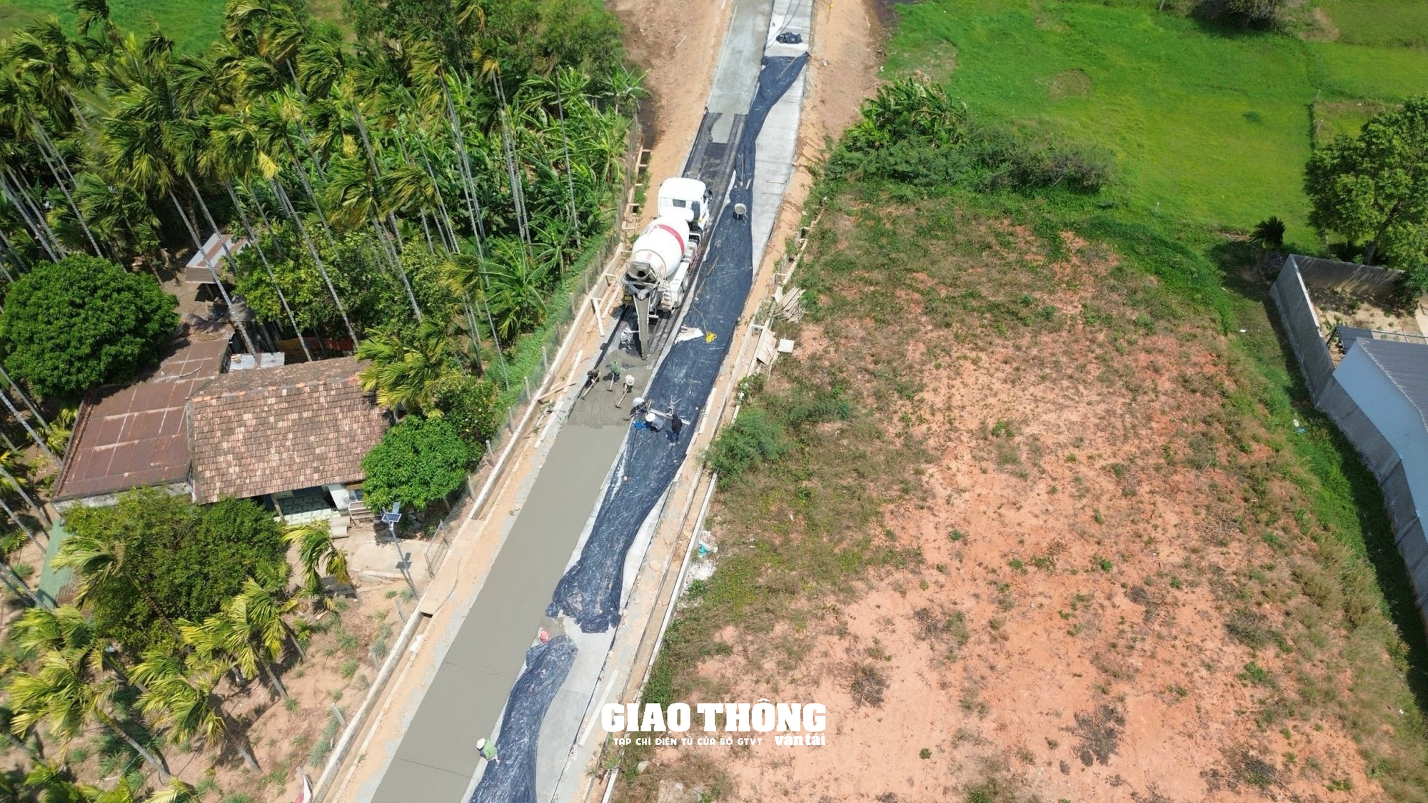 Xe chở bê tông tươi tải trọng lớn "bức tử" đường 13 tấn ở Đắk Lắk- Ảnh 4.