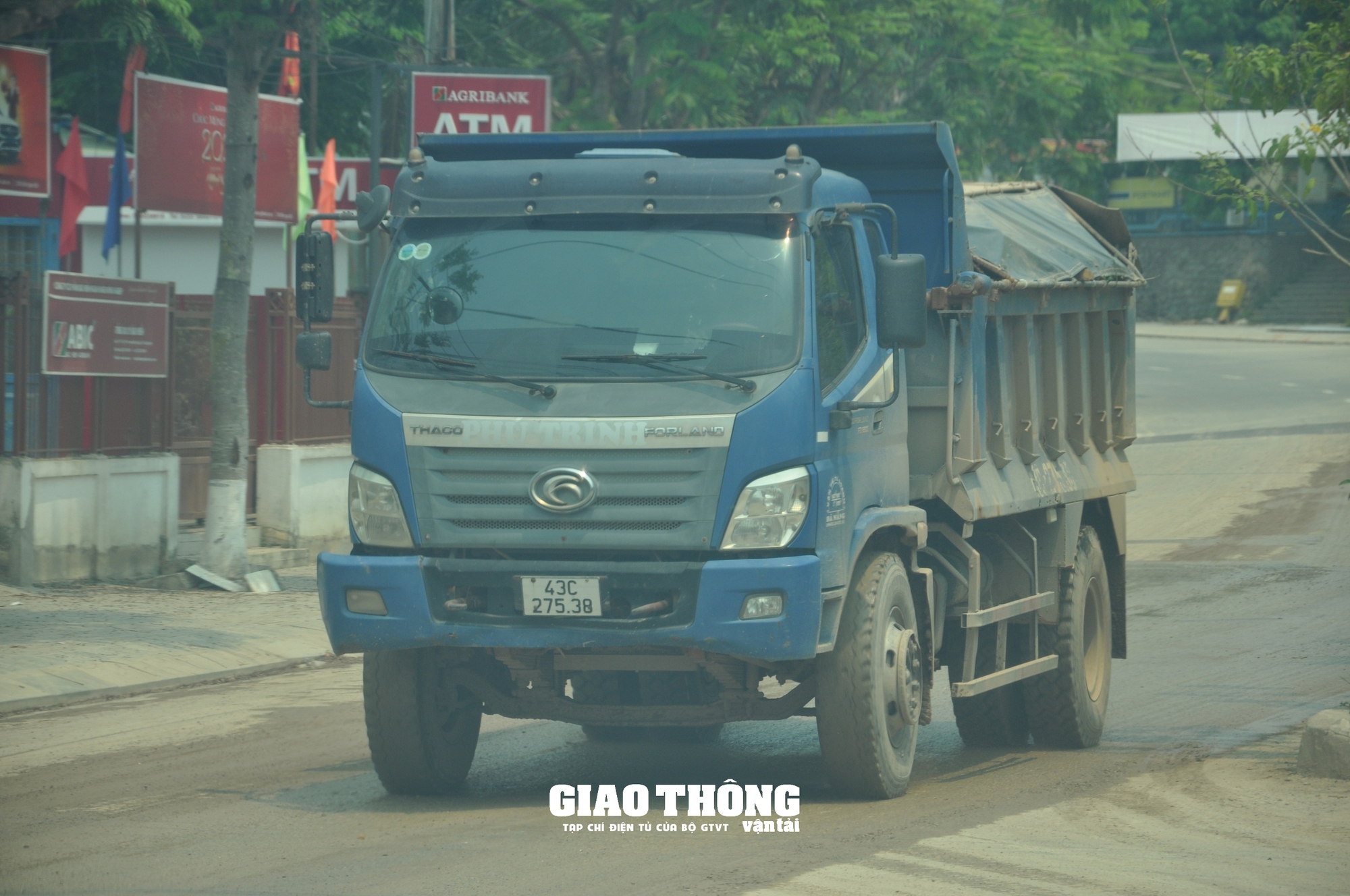 Xe ben chở đất rầm rập gây hư hỏng, mất ATGT tuyến đường Hồ Chí Minh, QL14G qua Quảng Nam- Ảnh 8.