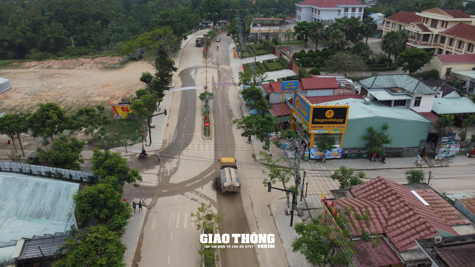 Xe ben chở đất rầm rập gây hư hỏng, mất ATGT tuyến đường Hồ Chí Minh, QL14G qua Quảng Nam- Ảnh 13.