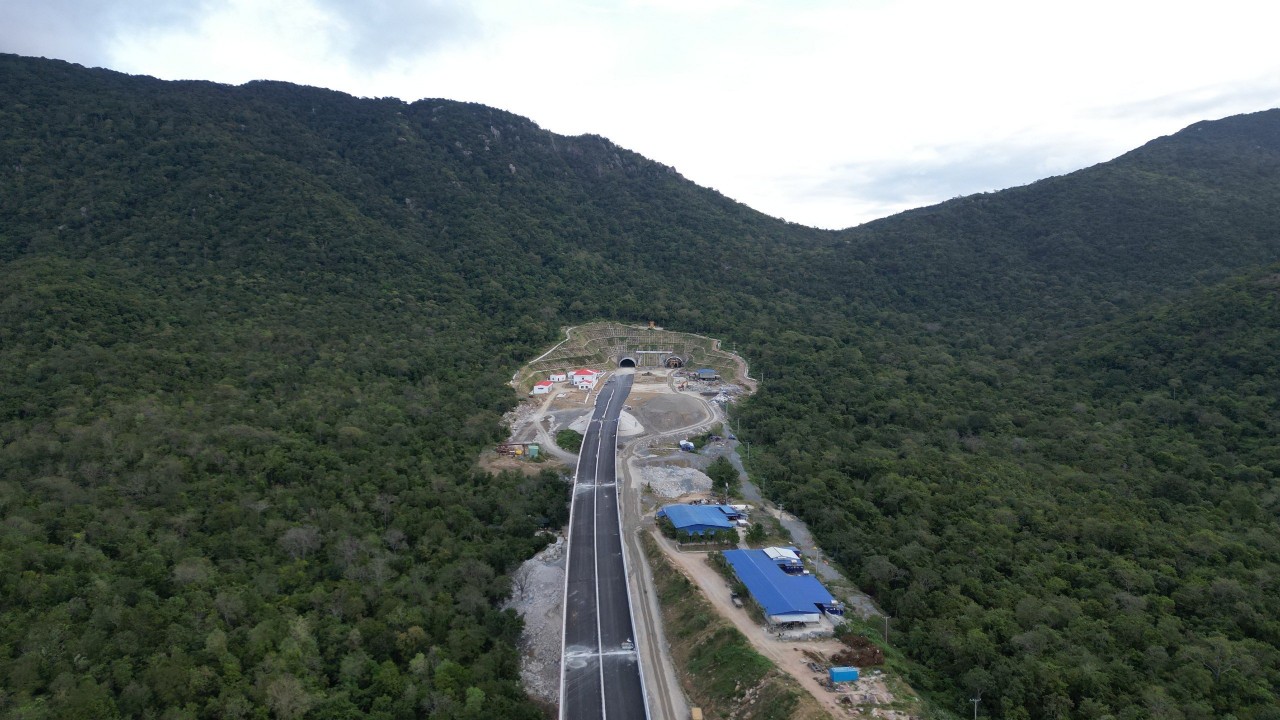 Bộ GTVT thúc tiến độ cao tốc Cam Lâm - Vĩnh Hảo chuẩn bị hoàn thành- Ảnh 2.