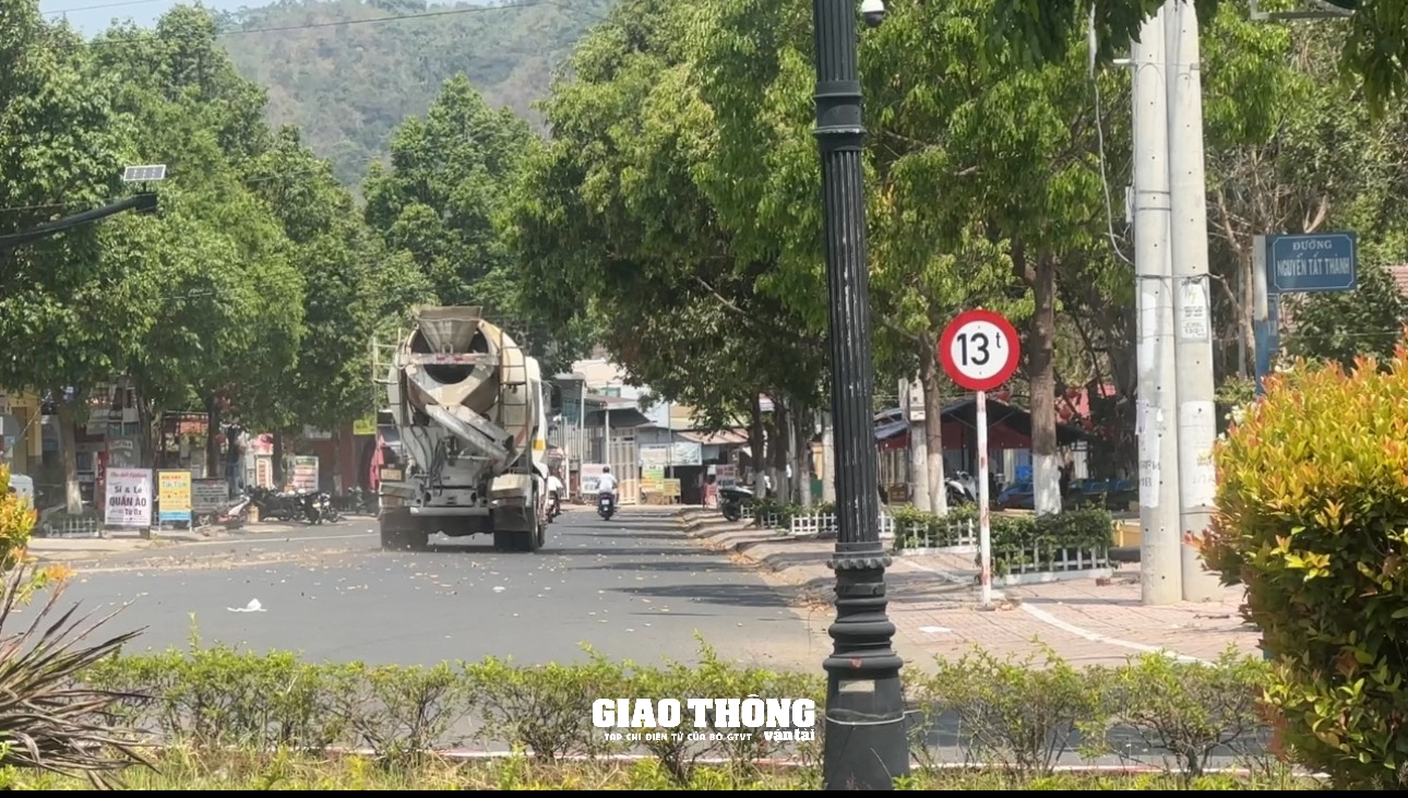 CSGT Đắk Lắk xử lý tài xế, chủ xe bồn bê tông đi vào đường cấm 13 tấn sau phản ánh của Tạp chí GTVT- Ảnh 1.