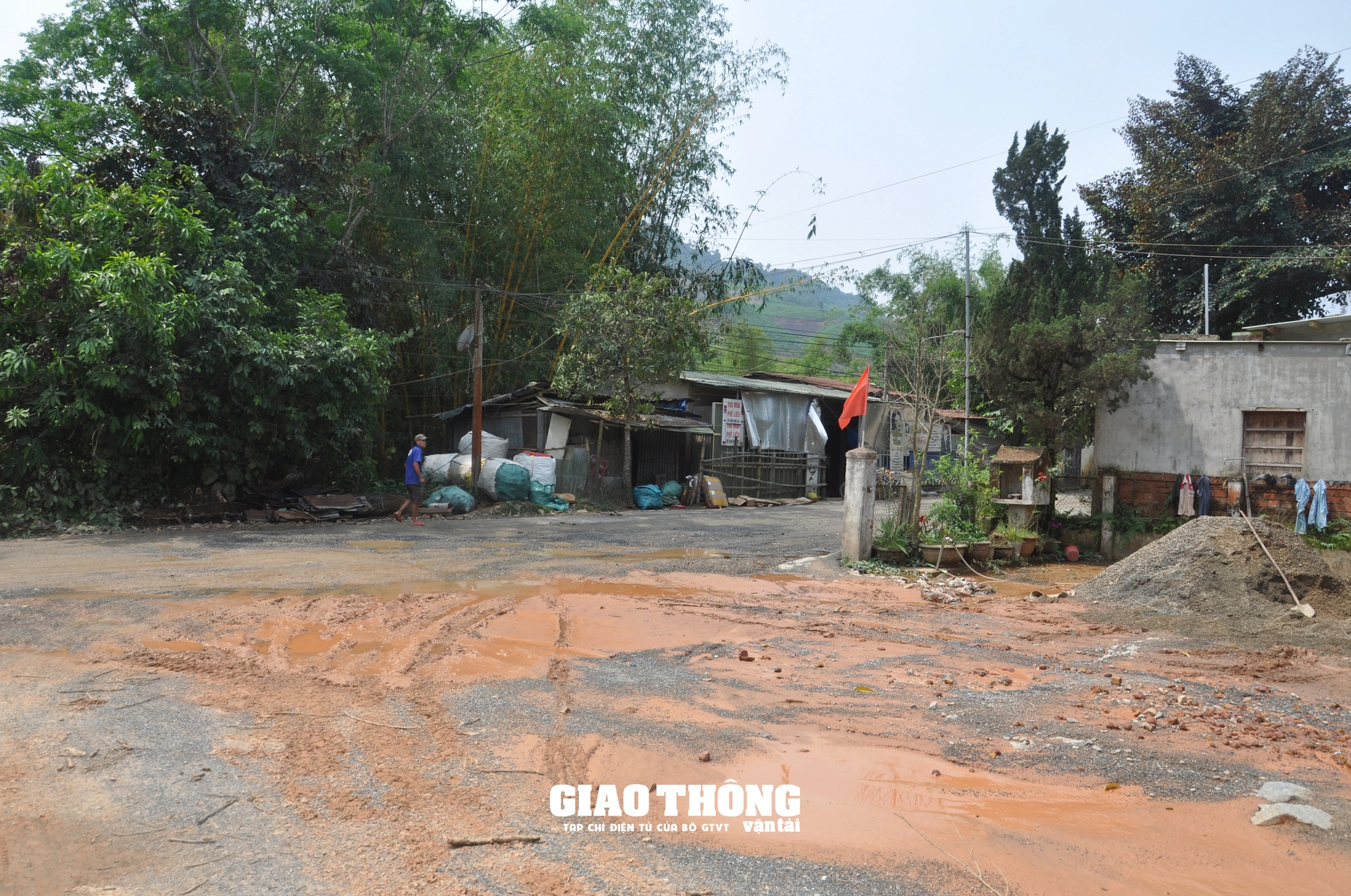 CSGT Quảng Nam xử lý xe ben chở đất gây mất ATGT trên đường Hồ Chí Minh, QL14- Ảnh 15.