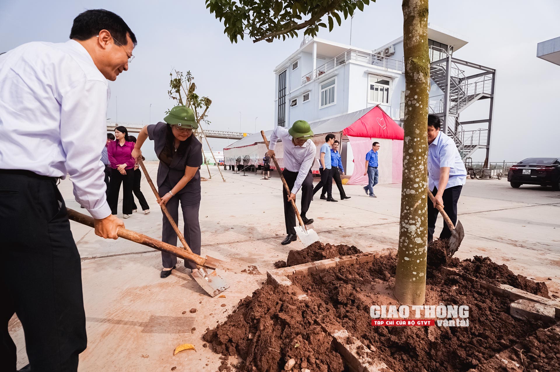 Tuổi trẻ ngành GTVT trồng cây xanh, xây nhà nhân ái ở Nam Định- Ảnh 6.