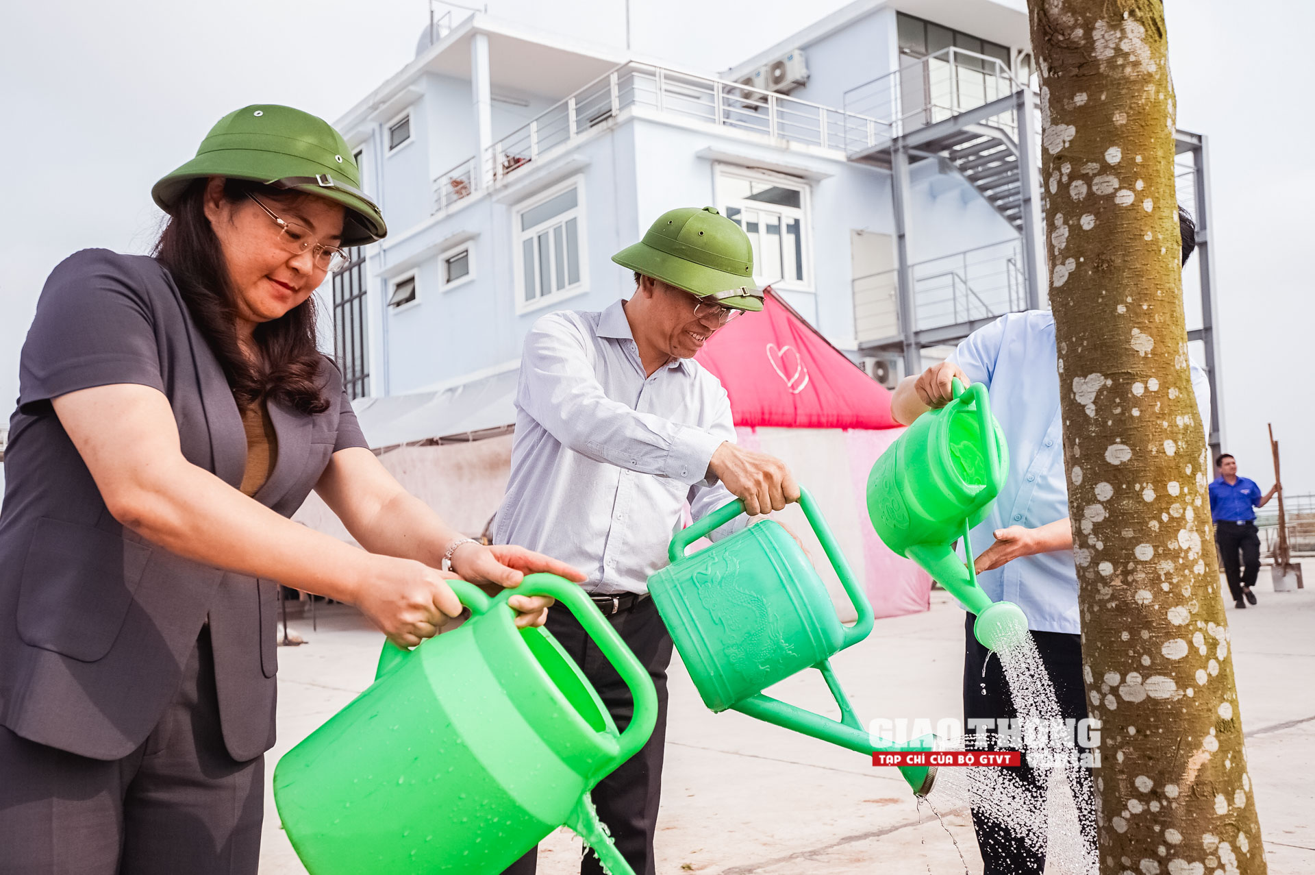 Tuổi trẻ ngành GTVT trồng cây xanh, xây nhà nhân ái ở Nam Định- Ảnh 8.