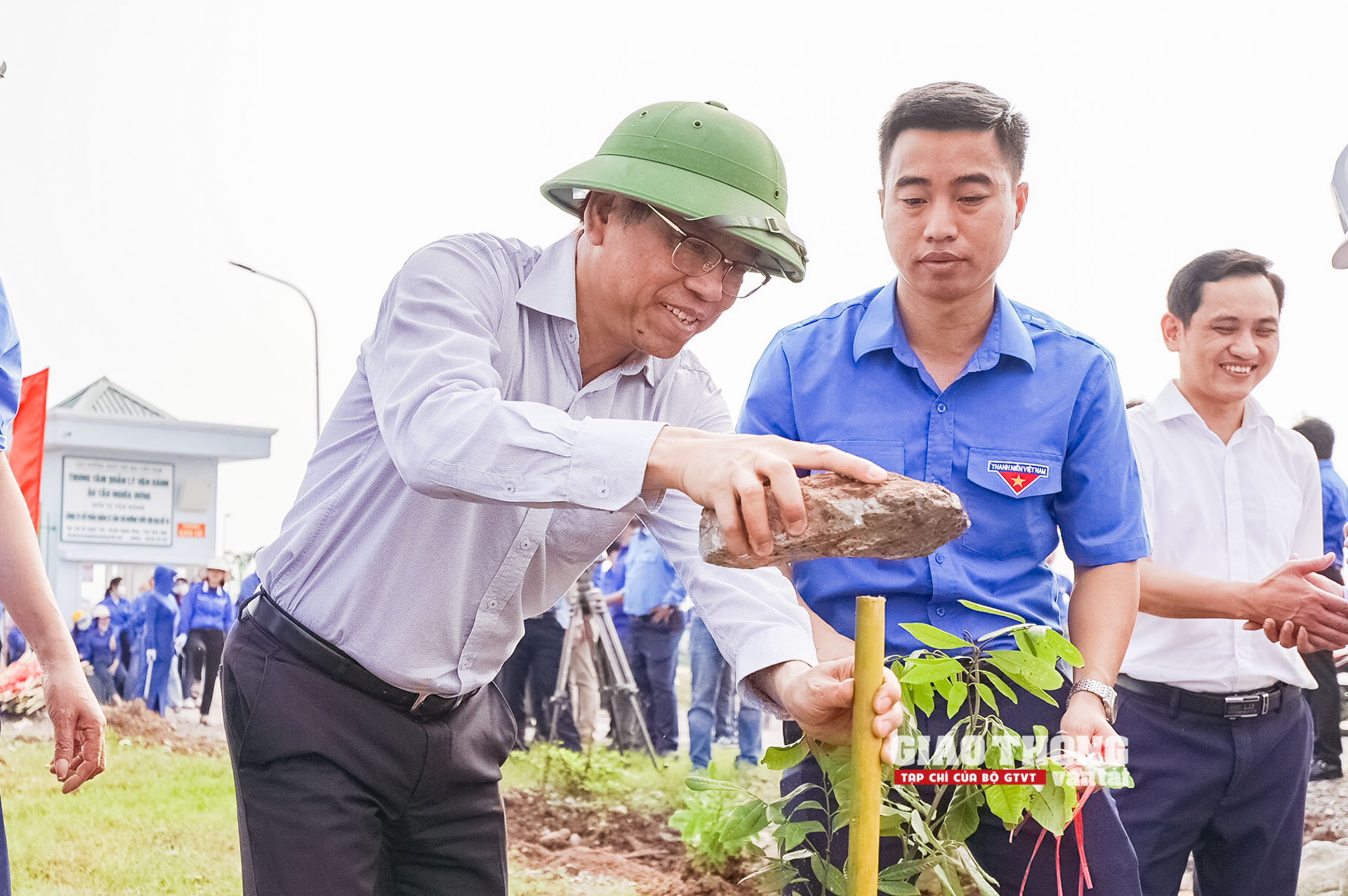 Tuổi trẻ ngành GTVT trồng cây xanh, xây nhà nhân ái ở Nam Định- Ảnh 11.