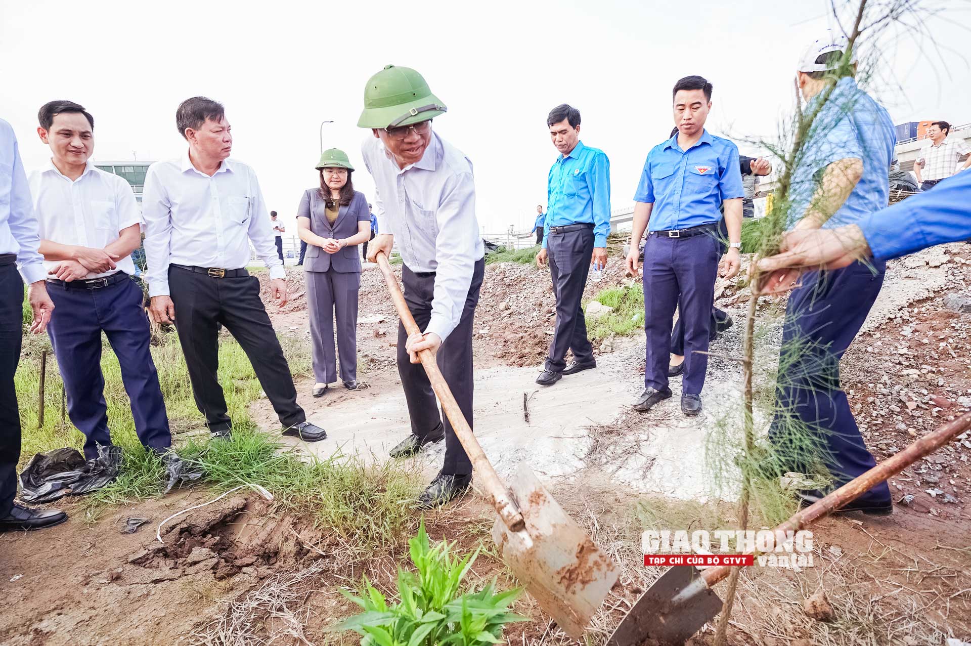 Tuổi trẻ ngành GTVT trồng cây xanh, xây nhà nhân ái ở Nam Định- Ảnh 9.