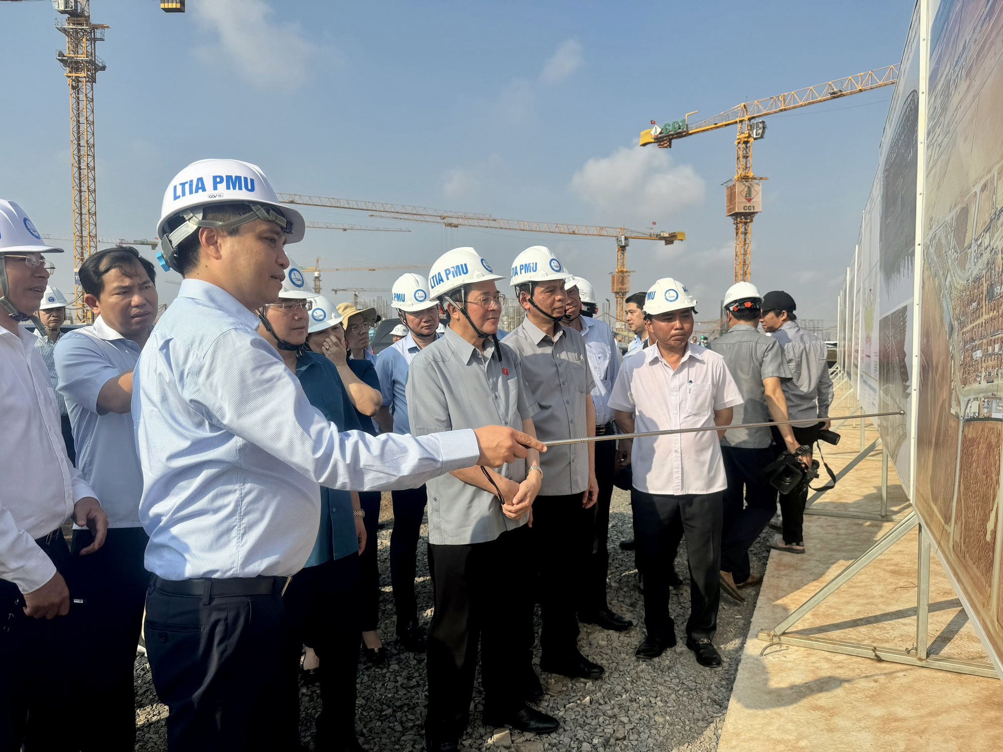 Phó Chủ tịch Quốc hội Nguyễn Đức Hải kiểm tra tiến độ sân bay Long Thành- Ảnh 1.