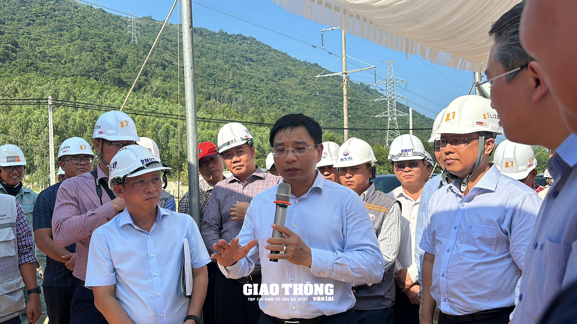 Bộ trưởng Nguyễn Văn Thắng thị sát cao tốc Bắc - Nam qua Bình Định, Phú Yên, Khánh Hòa- Ảnh 1.