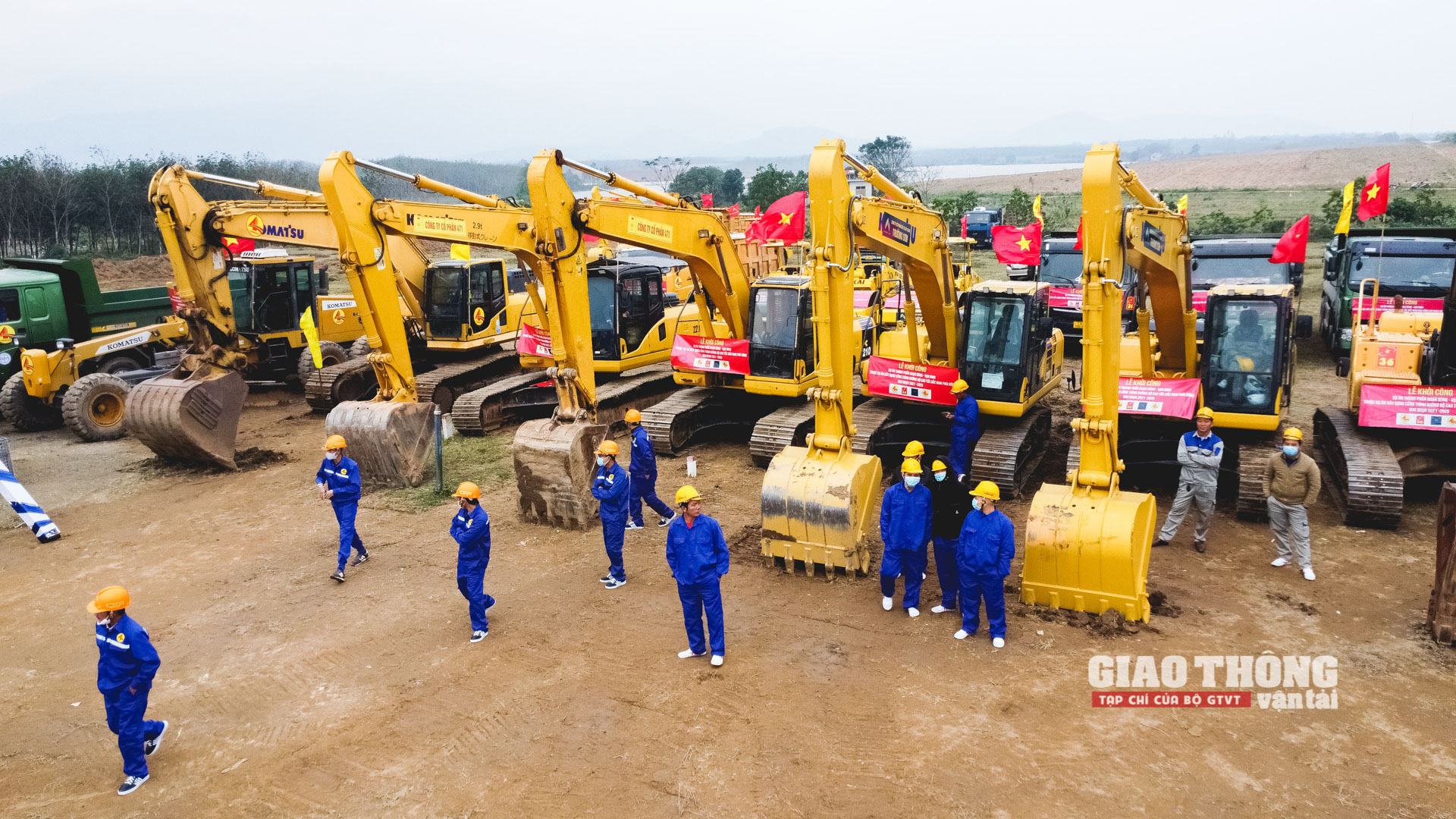 Bộ GTVT "thúc" tiến độ nhà thầu thi công cao tốc qua Hà Tĩnh, Quảng Bình- Ảnh 2.