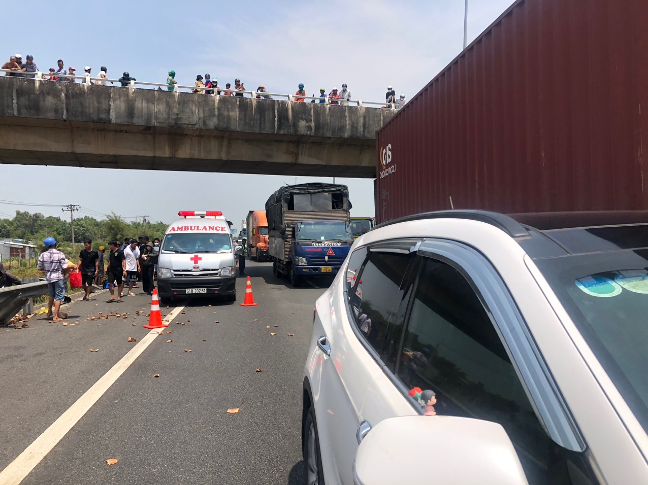 Tai nạn xe khách trên cao tốc TP. HCM - Trung Lương- Ảnh 2.
