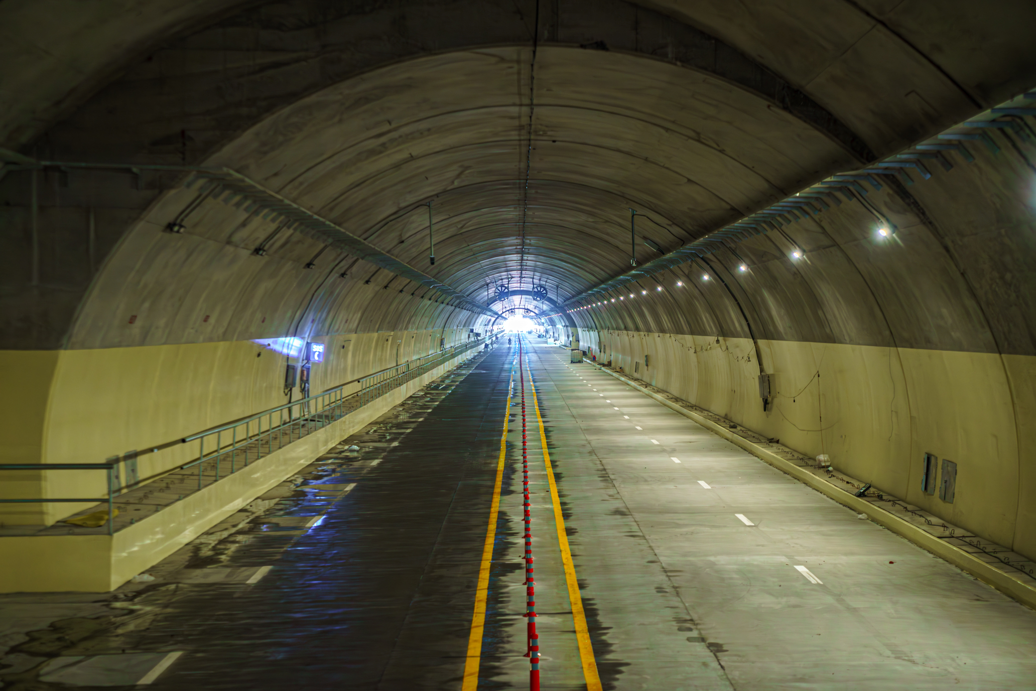 Tuyến cao tốc có hầm đường bộ lớn thứ tư cả nước chuẩn bị đưa vào khai thác- Ảnh 10.