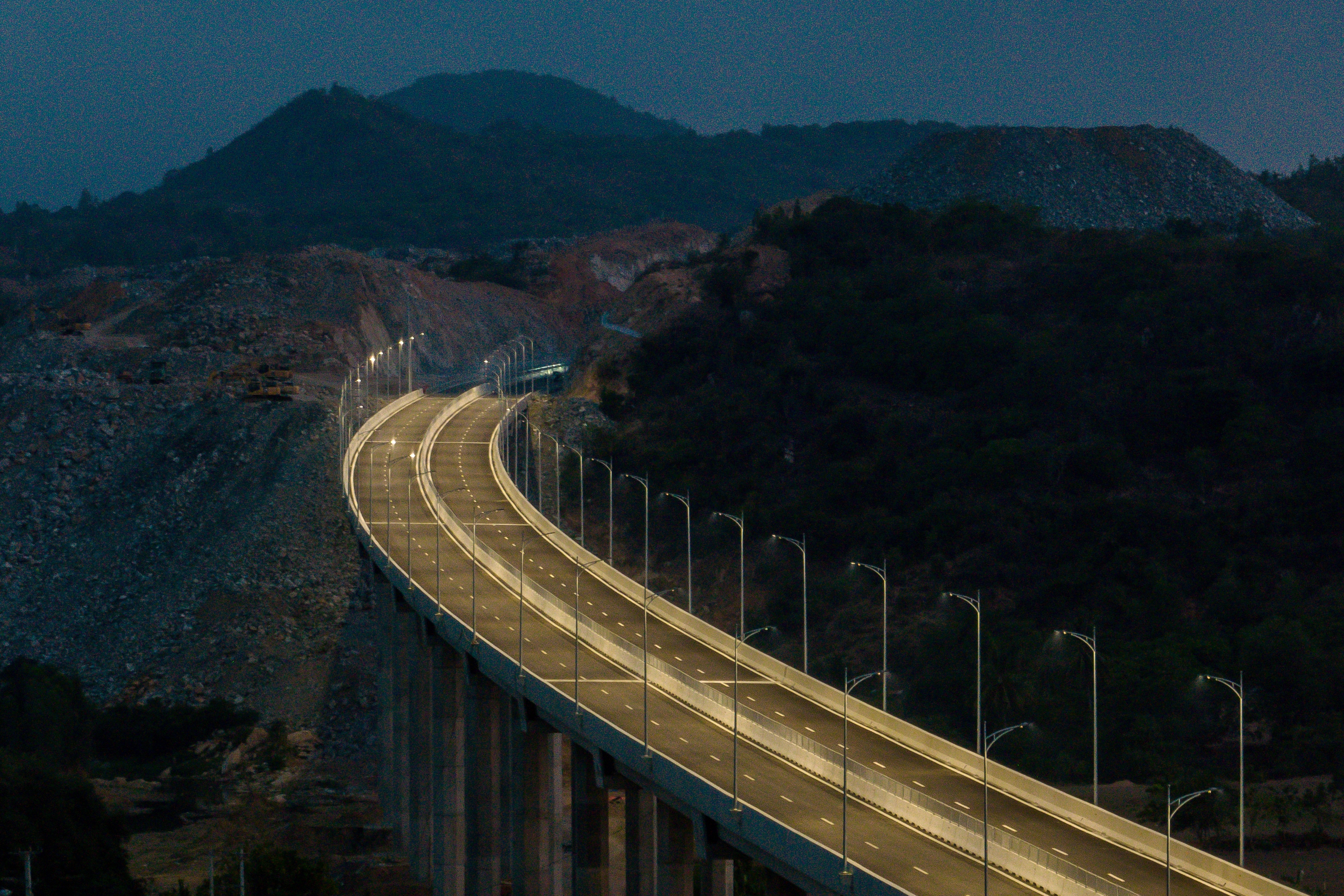 Tuyến cao tốc có hầm đường bộ lớn thứ tư cả nước chuẩn bị đưa vào khai thác- Ảnh 3.