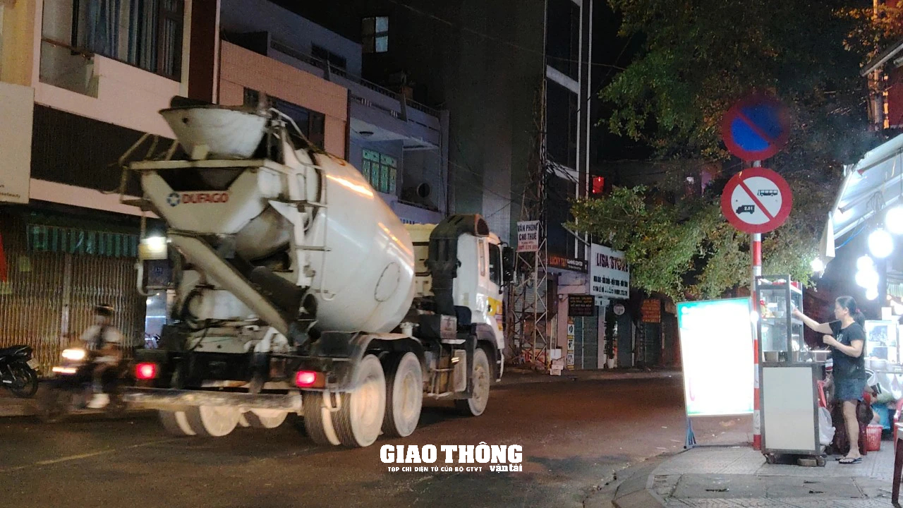 Xe ben chở đất chạy "bất chấp" vào đường giới hạn tải trọng 2,5 tấn ở trung tâm Đà Nẵng- Ảnh 5.