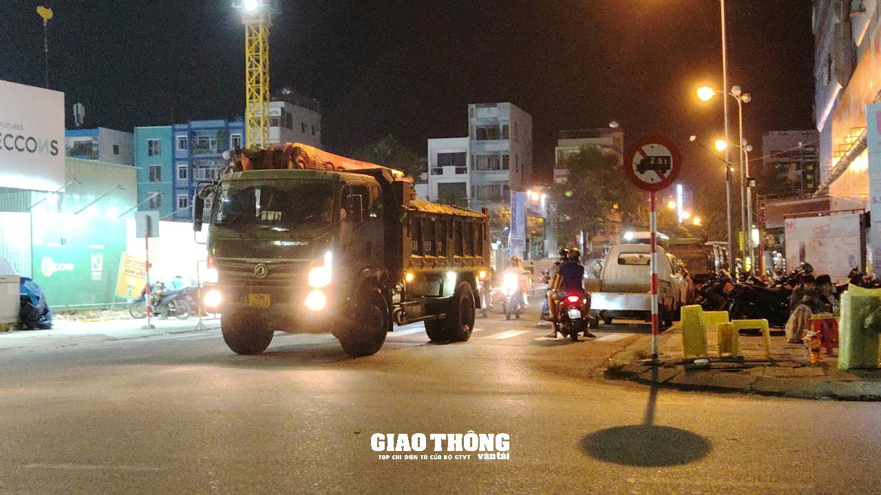 Xe ben chở đất chạy "bất chấp" vào đường giới hạn tải trọng 2,5 tấn ở trung tâm Đà Nẵng- Ảnh 8.