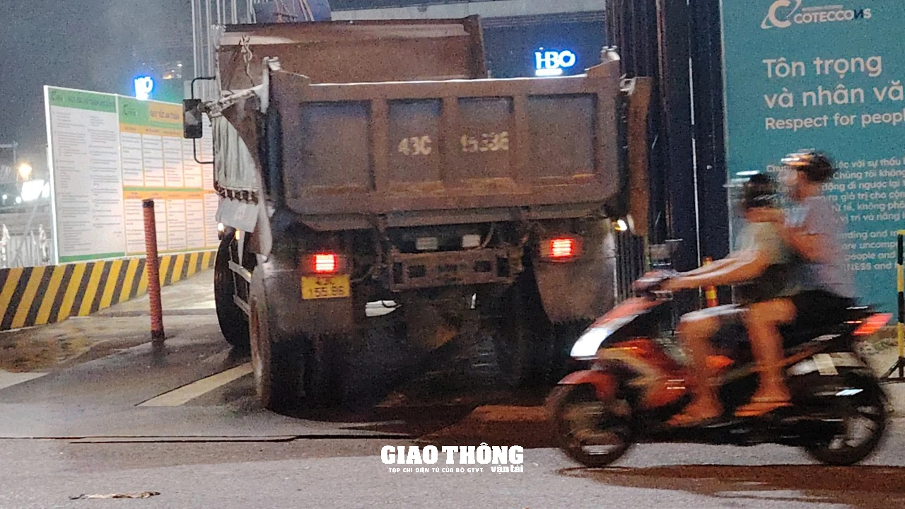 Xe ben chở đất chạy "bất chấp" vào đường giới hạn tải trọng 2,5 tấn ở trung tâm Đà Nẵng- Ảnh 11.