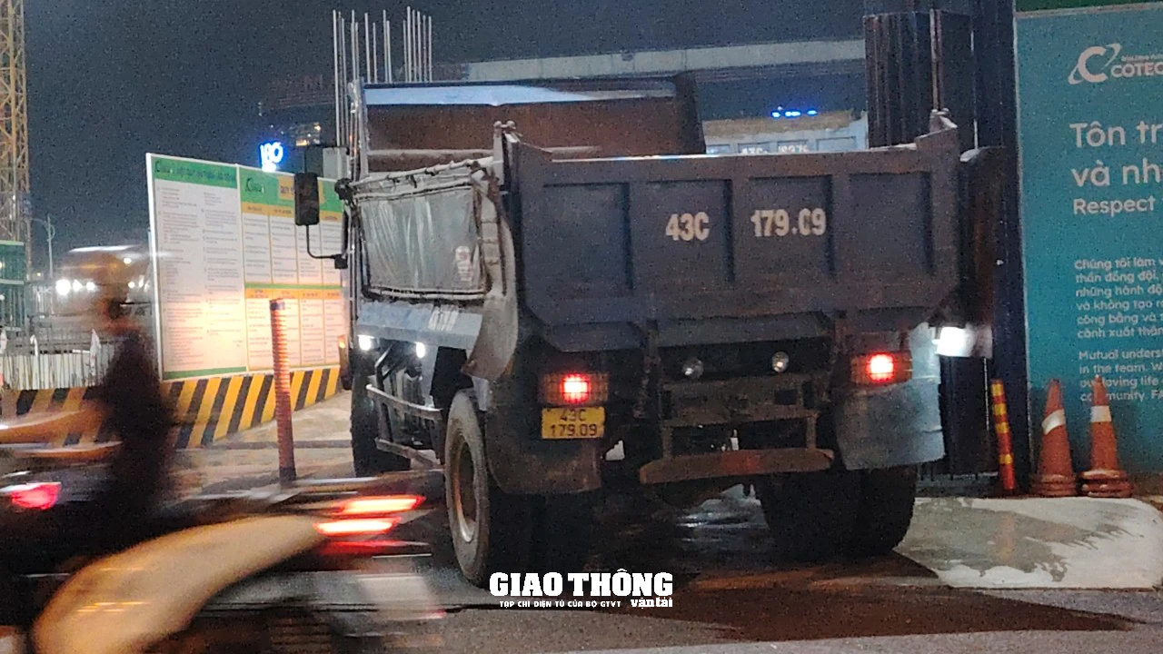 Xe ben chở đất chạy "bất chấp" vào đường giới hạn tải trọng 2,5 tấn ở trung tâm Đà Nẵng- Ảnh 7.