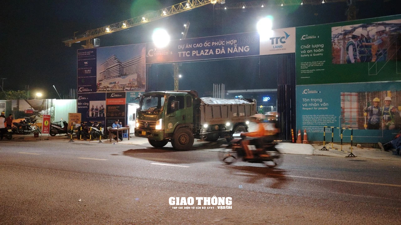 Xe ben chở đất chạy "bất chấp" vào đường giới hạn tải trọng 2,5 tấn ở trung tâm Đà Nẵng- Ảnh 12.