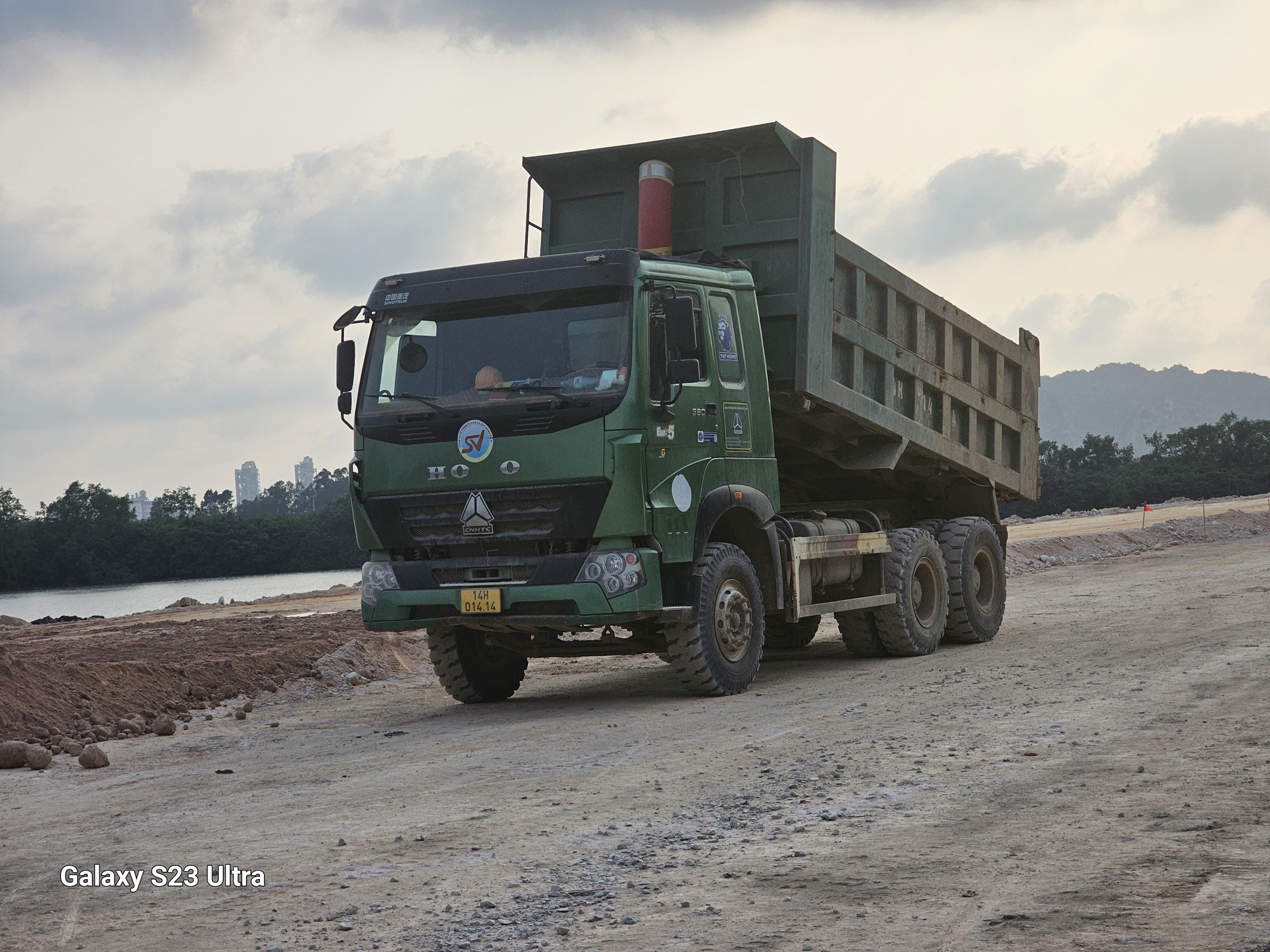 Quảng Ninh: Dự án đường dẫn cầu Bến Rừng sử dụng nhiều xe cơi thùng, không đăng kiểm để thi công- Ảnh 4.