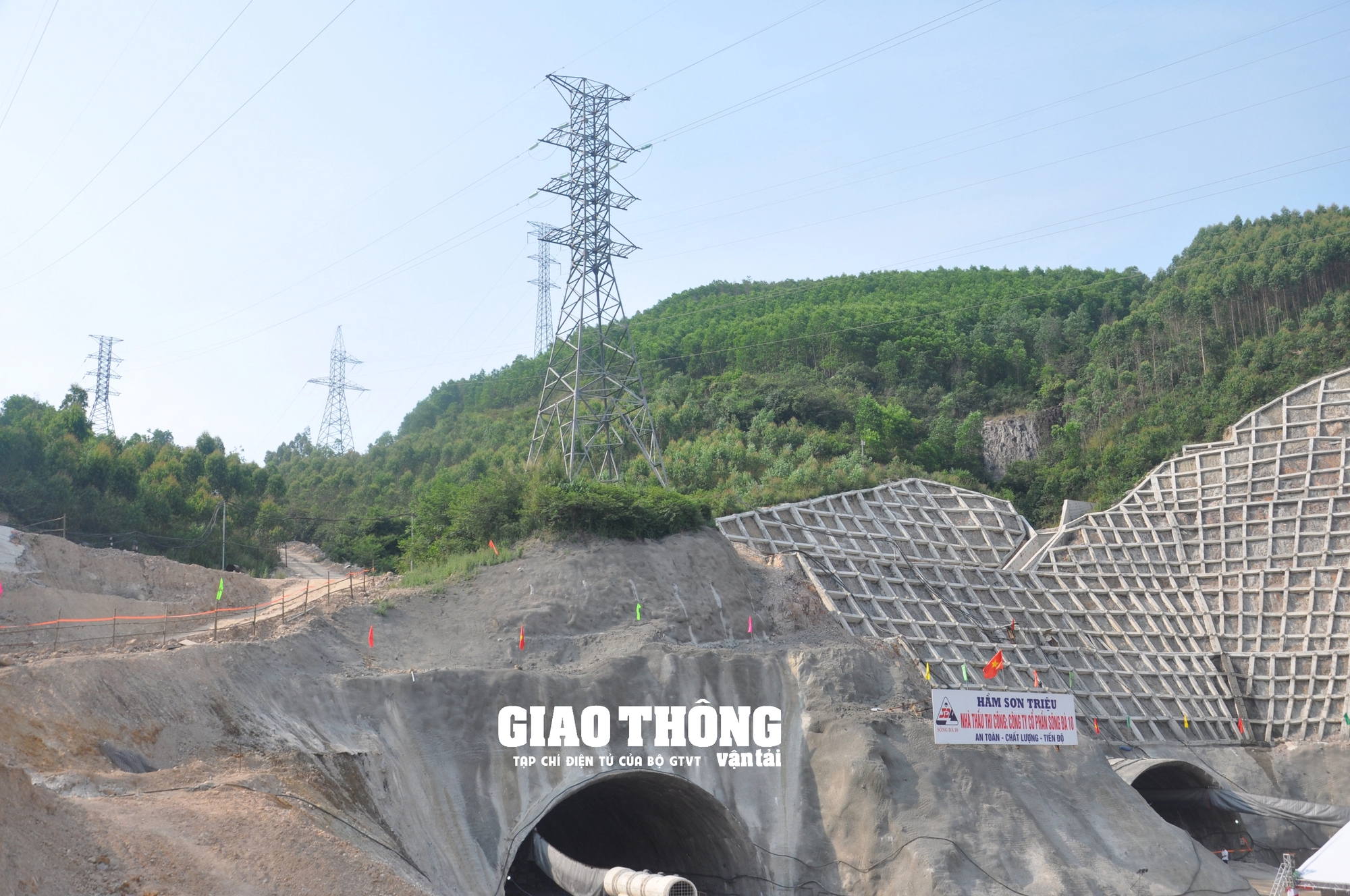 "Bật mí" giải pháp thi công hầm Sơn Triệu trên cao tốc Quy Nhơn - Chí Thạnh- Ảnh 1.