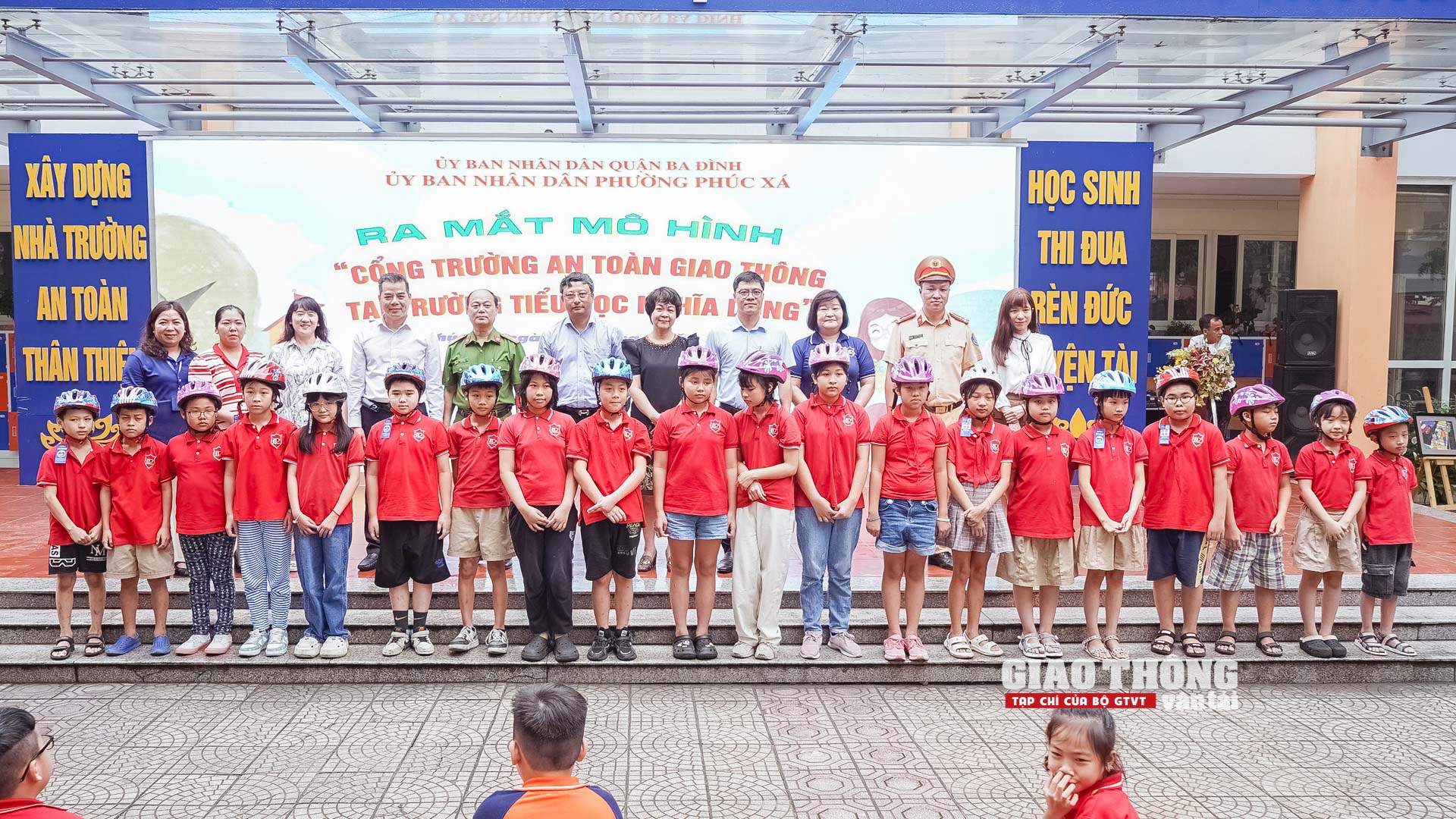 Hà Nội triển khai mô hình "Cổng trường ATGT" tại 9 điểm trường ở quận Ba Đình- Ảnh 5.