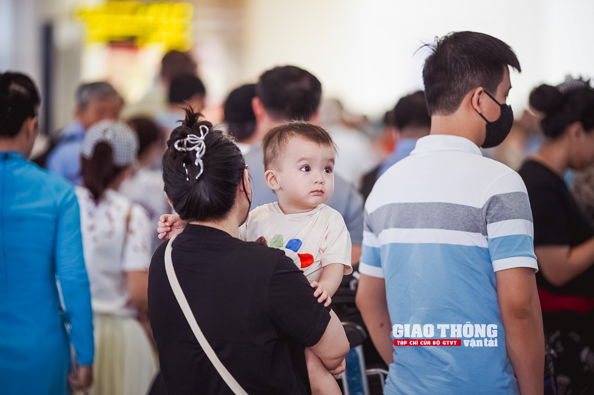 Cận cảnh ngày cao điểm nhất tại sân bay Nội Bài dịp nghỉ Lễ 30/4 - 1/5- Ảnh 7.