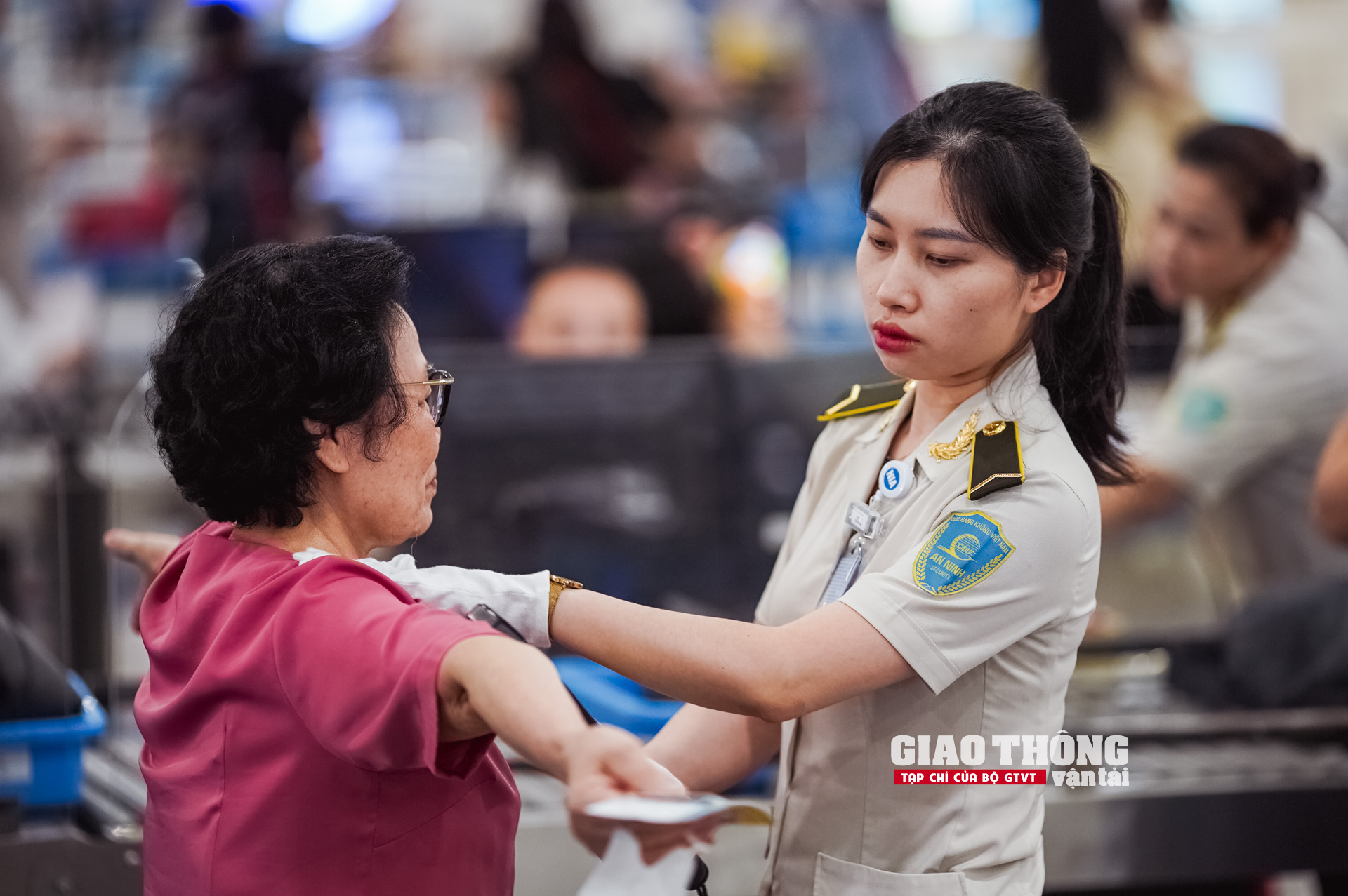 Cận cảnh ngày cao điểm nhất tại sân bay Nội Bài dịp nghỉ Lễ 30/4 - 1/5- Ảnh 23.