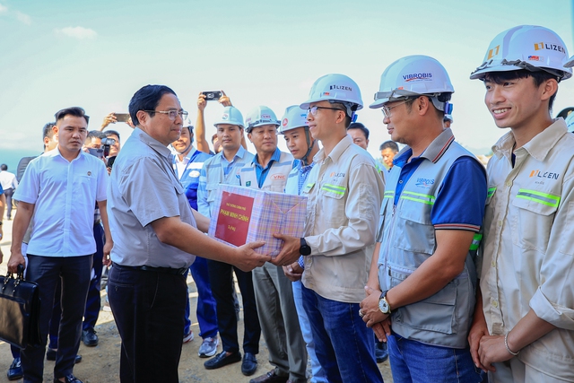 Thủ tướng Phạm Minh Chính: Cao tốc Vân Phong - Nha Trang sẽ về đích dịp 30/4/2025- Ảnh 5.