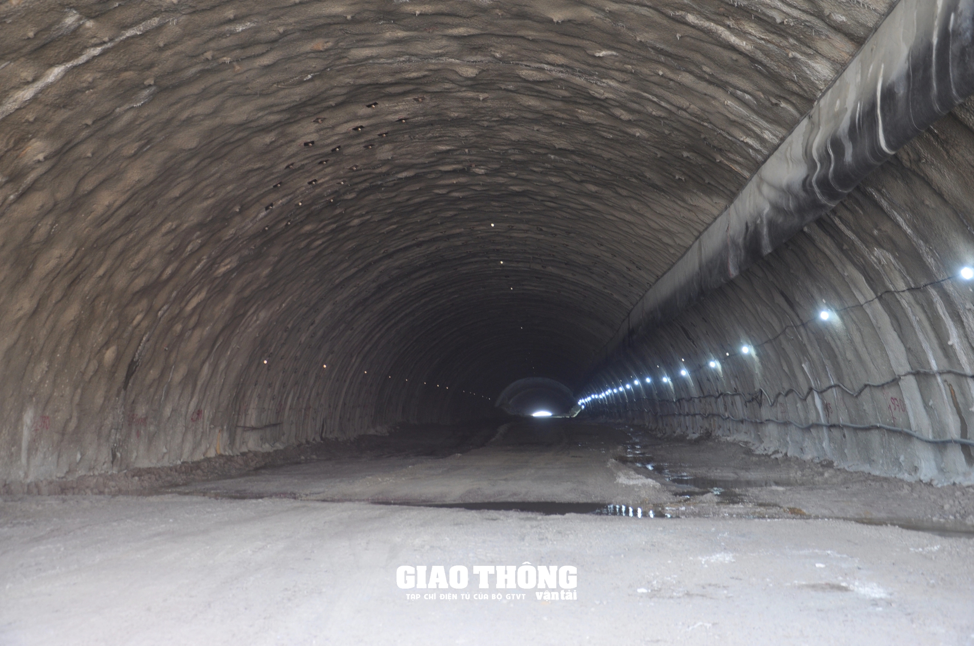 Thông hầm Sơn Triệu thuộc dự án cao tốc đoạn Quy Nhơn - Chí Thạnh vượt tiến độ 1 tháng- Ảnh 9.