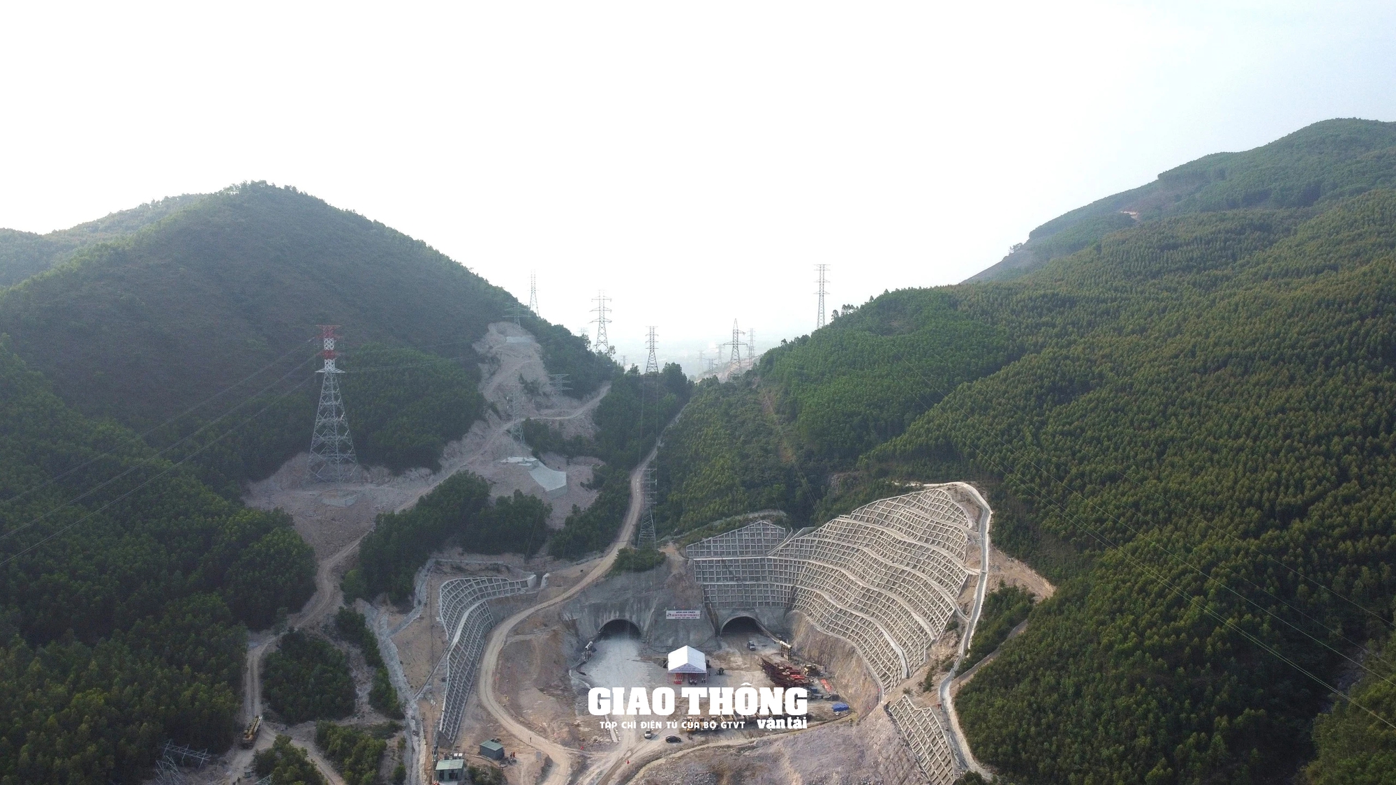 Thông hầm Sơn Triệu thuộc dự án cao tốc đoạn Quy Nhơn - Chí Thạnh vượt tiến độ 1 tháng- Ảnh 1.