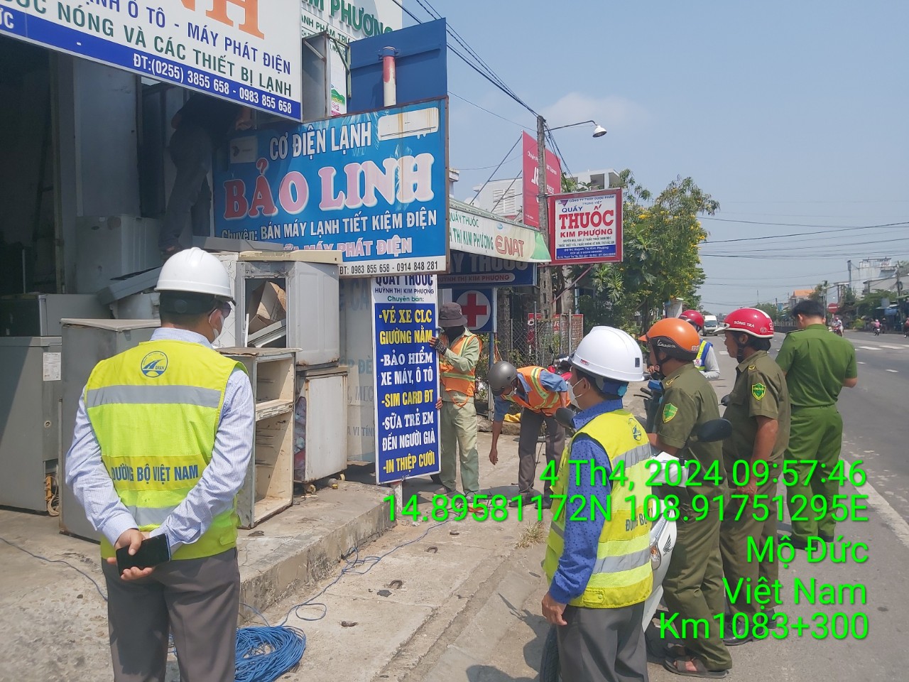 Lập lại trật tự ATGT hành lang đường bộ trên tuyến QL1 qua tỉnh Quảng Ngãi- Ảnh 2.