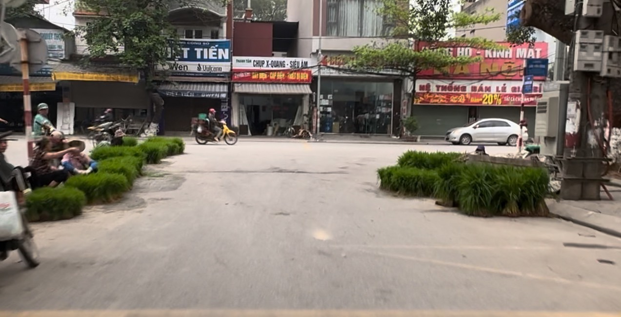 Bắc Ninh: Họp chợ dưới đường, kinh doanh trên hè phố 
