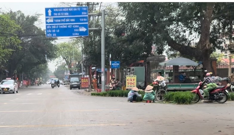 Bắc Ninh: Họp chợ dưới đường, kinh doanh trên hè phố 