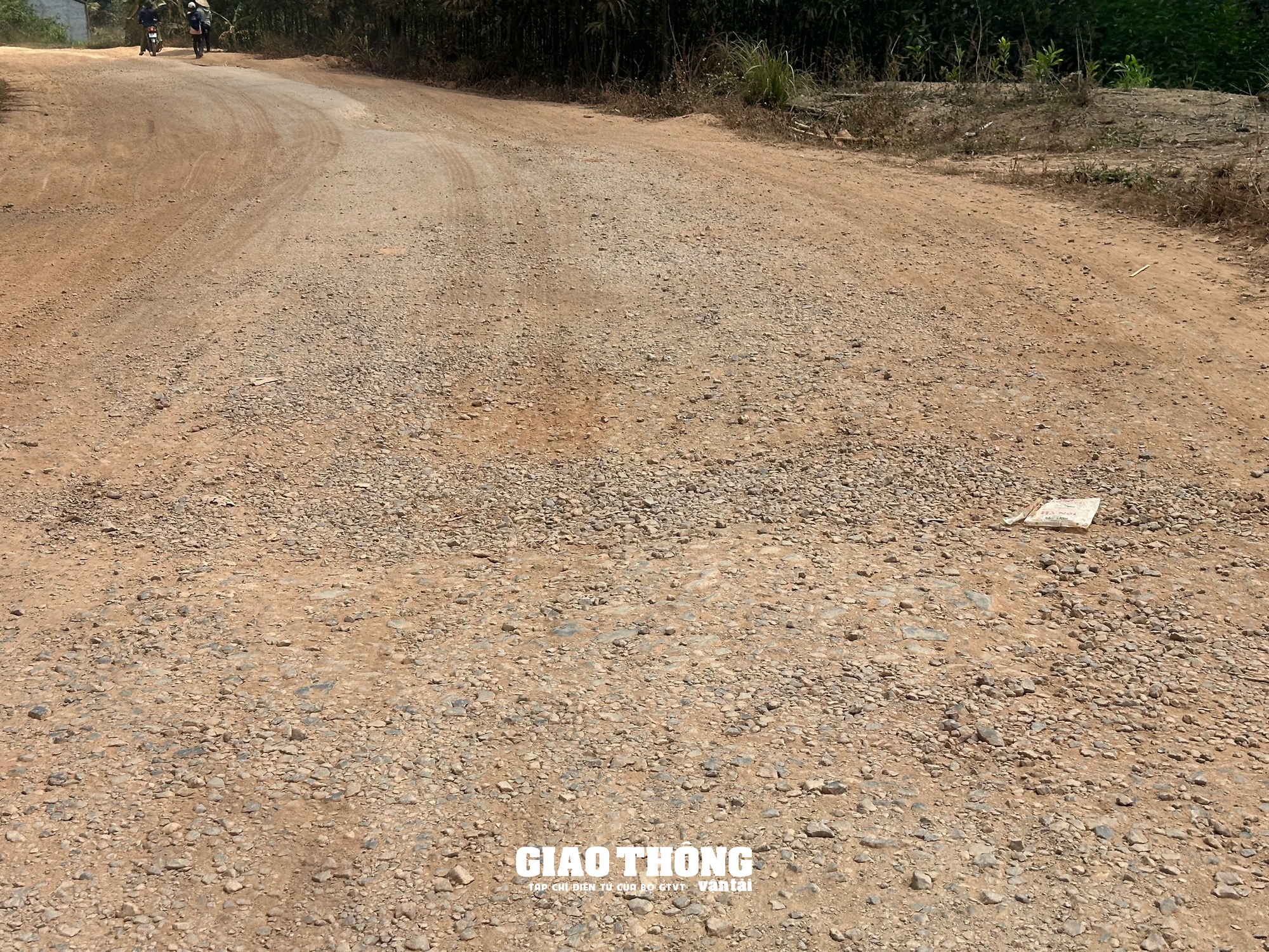 Đường liên xã Ea Trang - Cư San (Đắk Lắk) xuống cấp nghiêm trọng, gây mất ATGT- Ảnh 5.