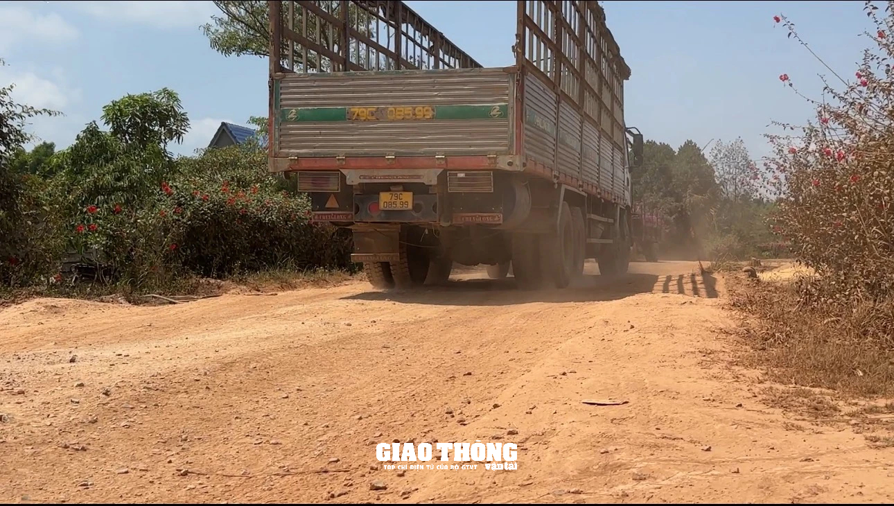 Đường liên xã Ea Trang - Cư San (Đắk Lắk) xuống cấp nghiêm trọng, gây mất ATGT- Ảnh 6.