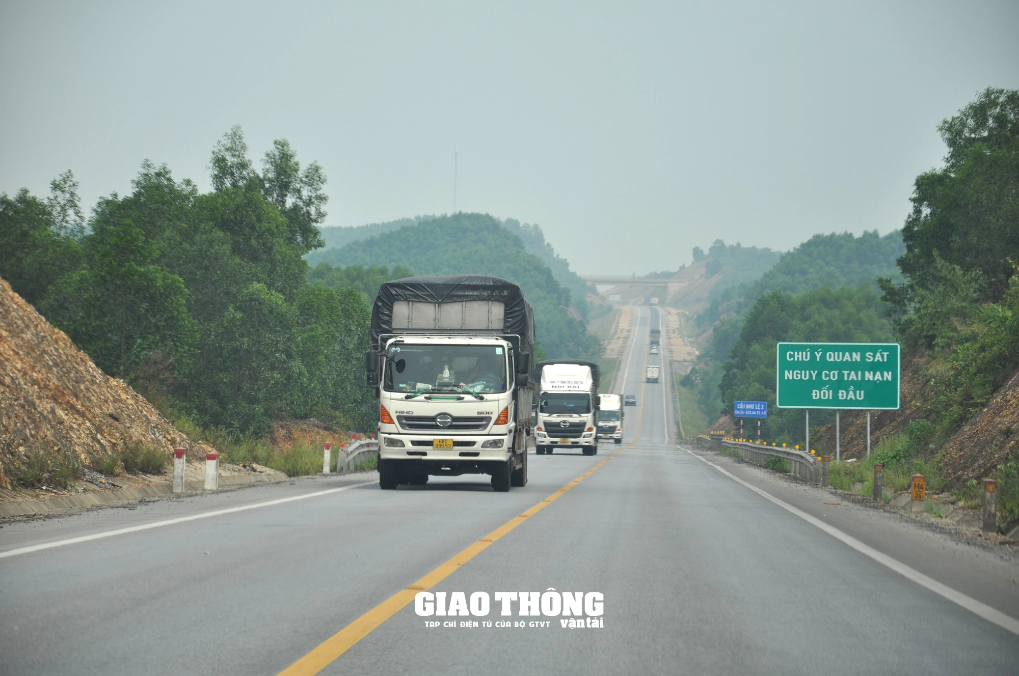 Nhìn lại kết quả phân luồng giao thông tuyến Cam Lộ - La Sơn - Bài 3: Lưu thông thông thoáng, TNGT giảm mạnh- Ảnh 1.