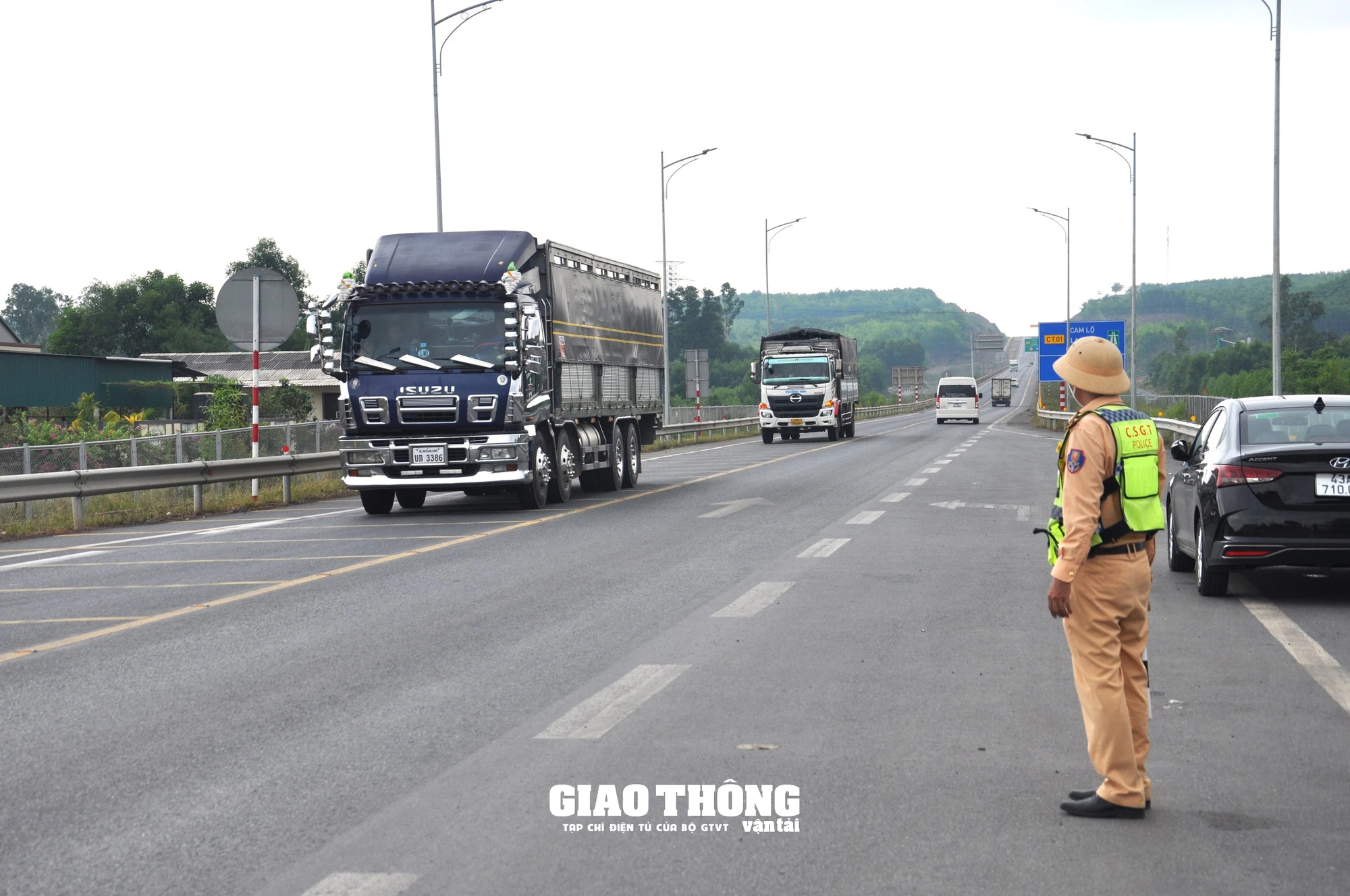 Nhìn lại kết quả phân luồng giao thông tuyến Cam Lộ - La Sơn - Bài 3: Lưu thông thông thoáng, TNGT giảm mạnh- Ảnh 3.