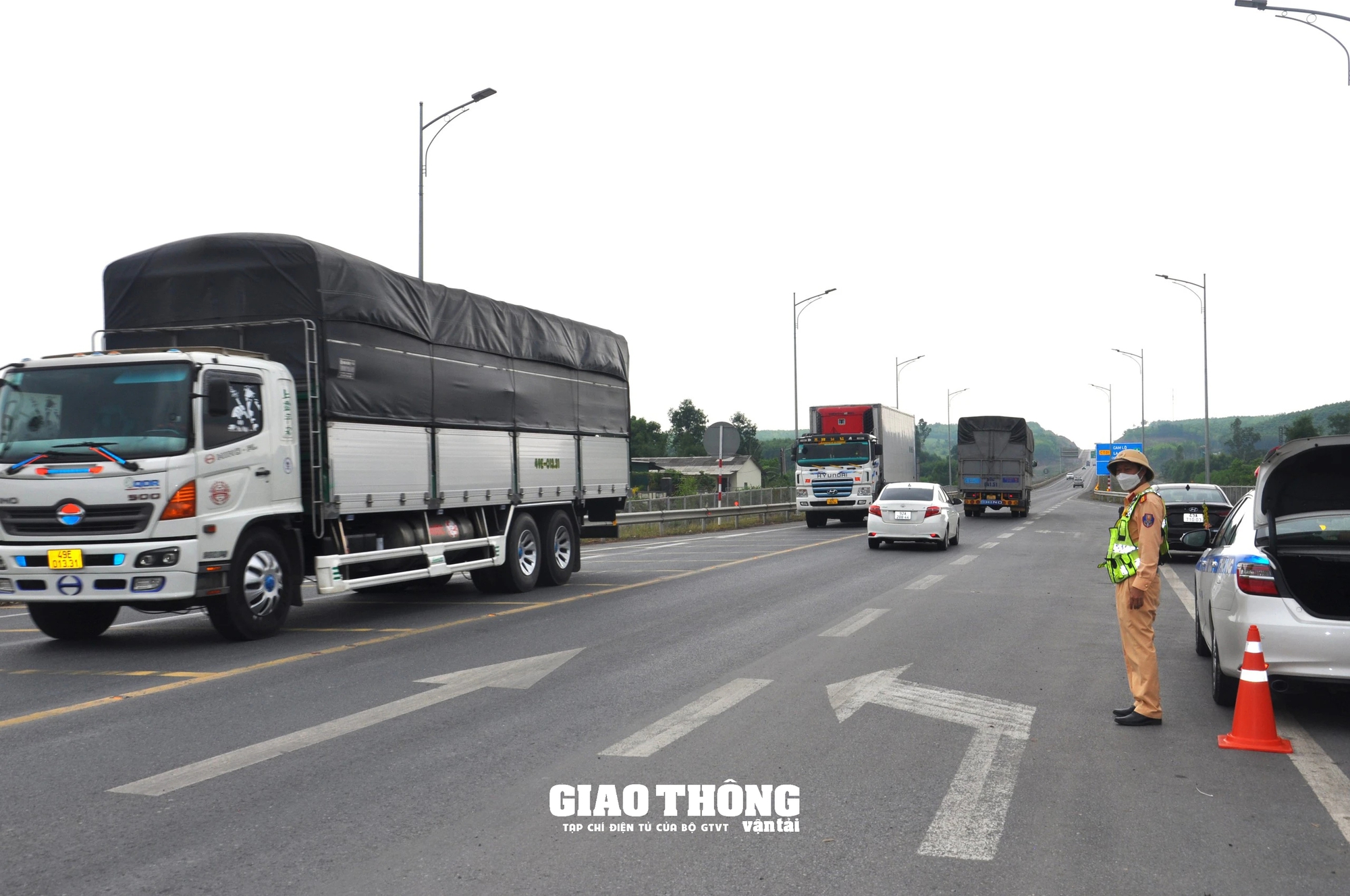 Nhìn lại kết quả phân luồng giao thông tuyến Cam Lộ - La Sơn - Bài 3: Lưu thông thông thoáng, TNGT giảm mạnh- Ảnh 2.