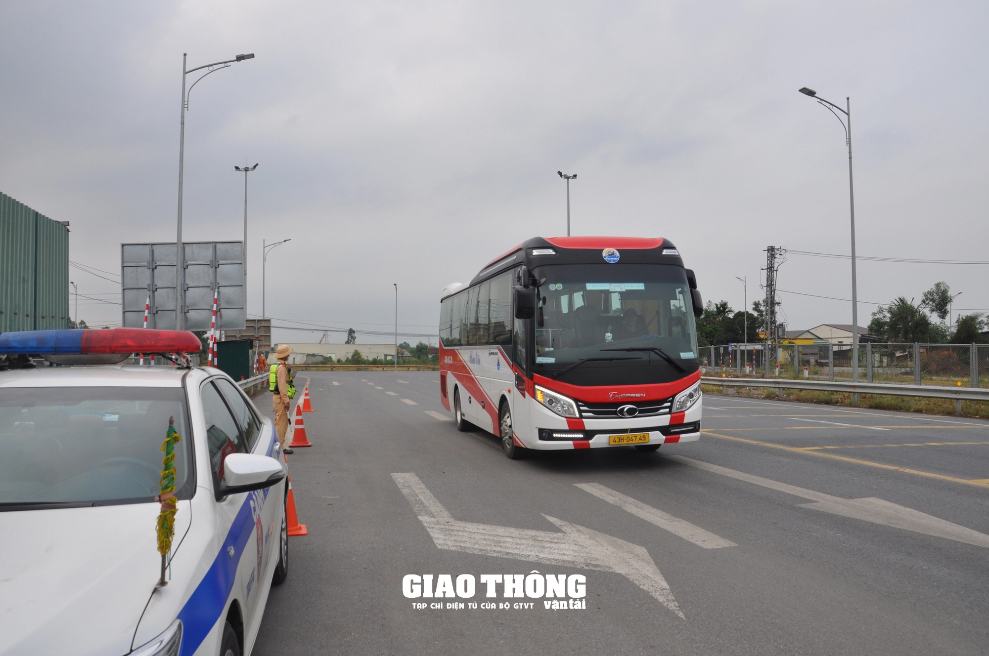 Nhìn lại kết quả phân luồng giao thông tuyến Cam Lộ - La Sơn - Bài 3: Lưu thông thông thoáng, TNGT giảm mạnh- Ảnh 4.
