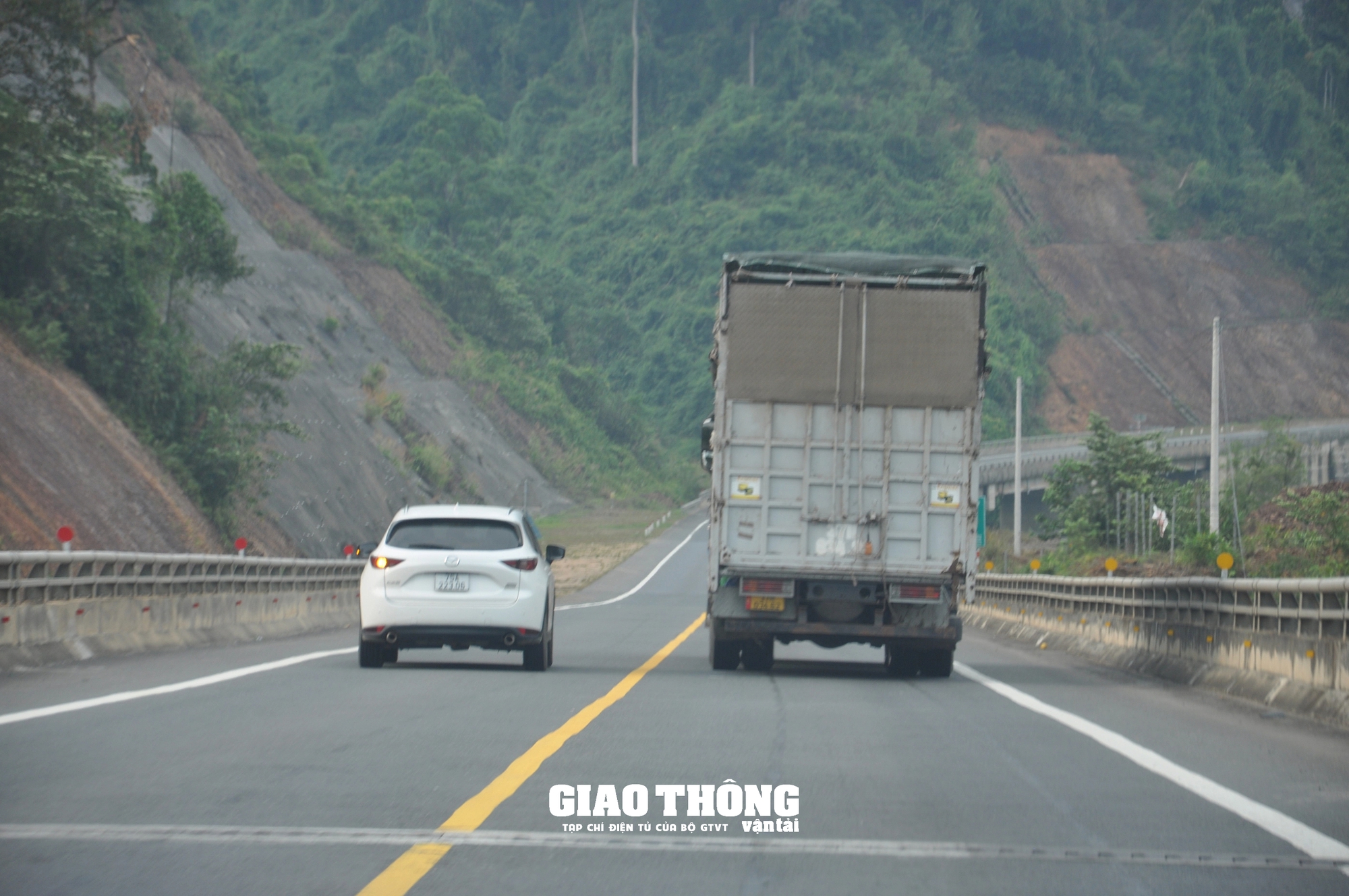 Nhìn lại kết quả phân luồng giao thông tuyến Cam Lộ - La Sơn - Bài 3: Lưu thông thông thoáng, TNGT giảm mạnh- Ảnh 12.