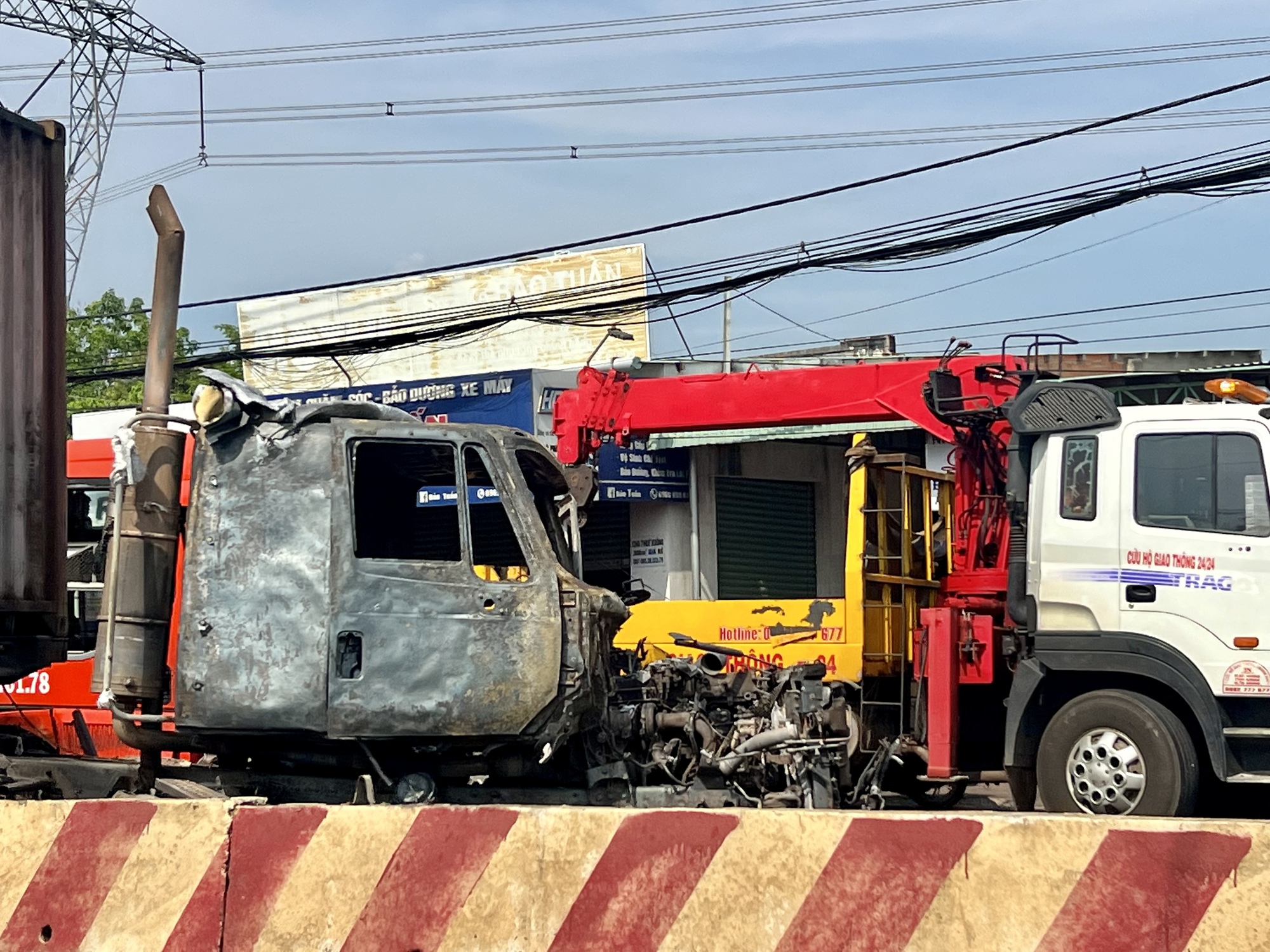 Hiện trường vụ tai nạn liên hoàn trên đường tỉnh nối Bình Phước và Bình Dương- Ảnh 2.